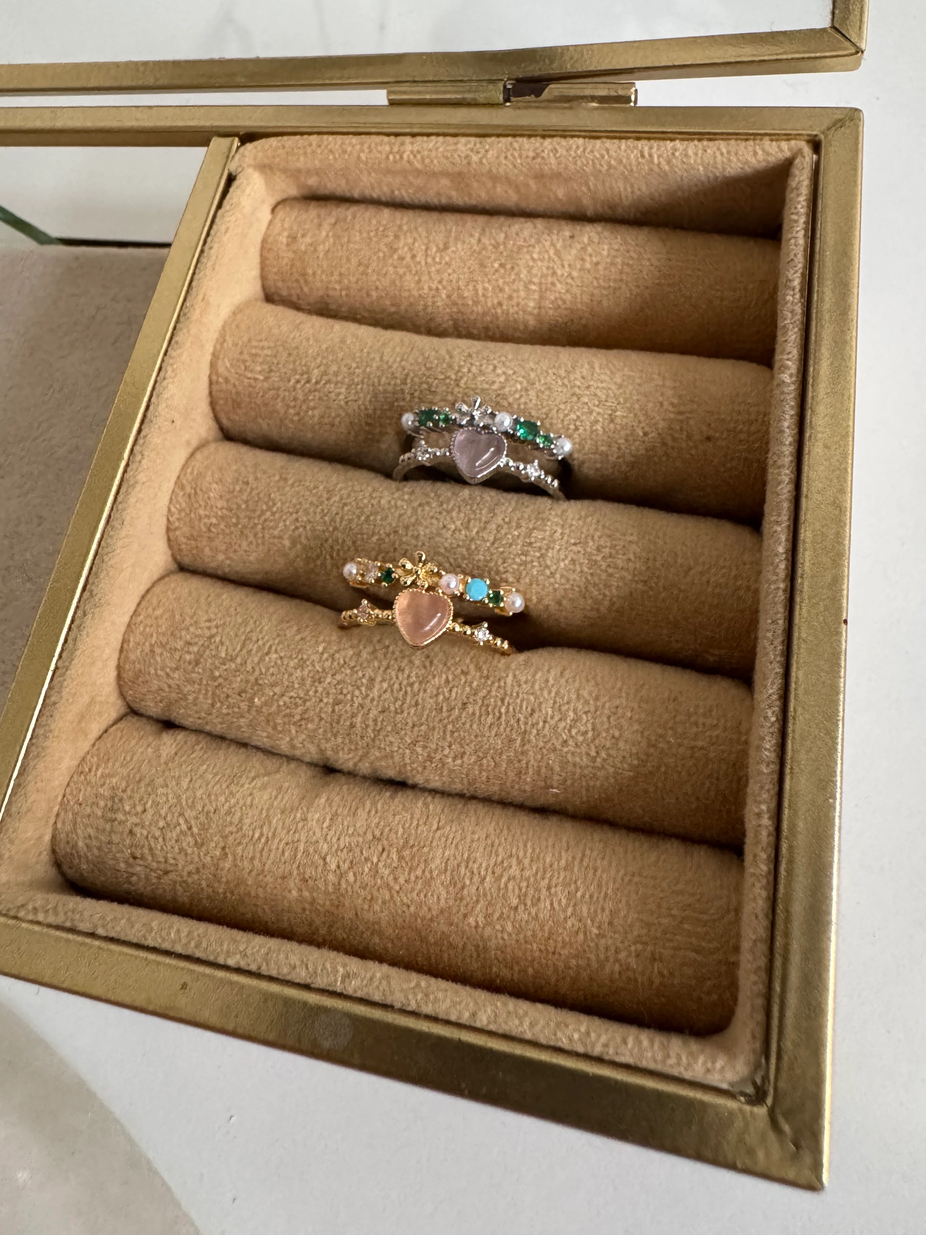 Zümrüt Ve Kalp Taş Detaylı 14K Yüzük