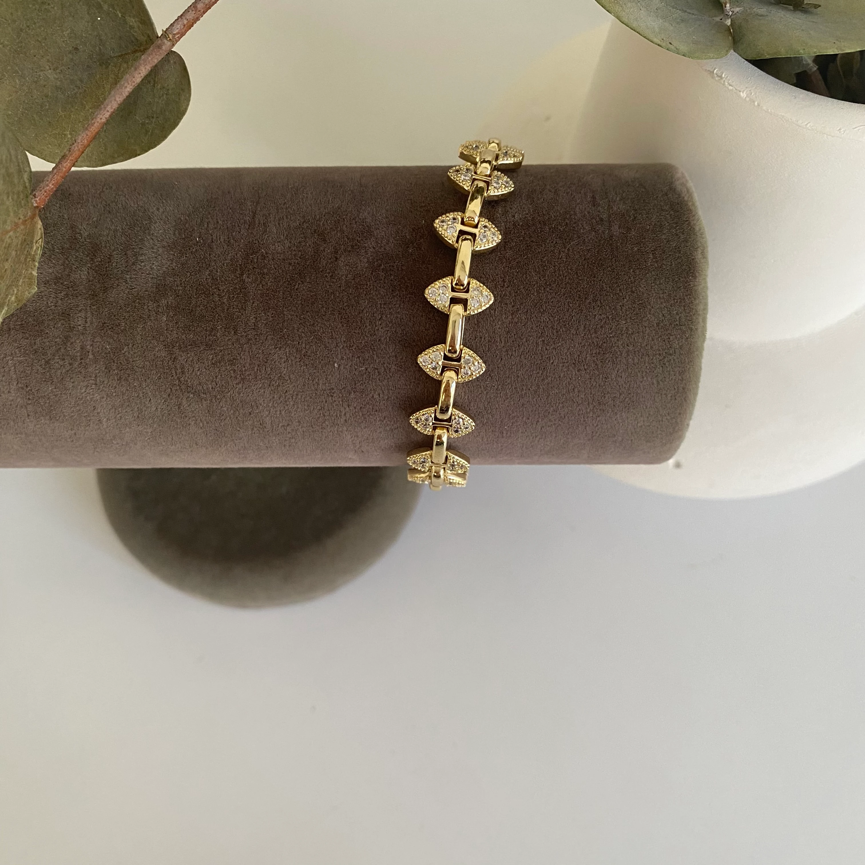 Xuping Çift Yönlü Ok Model Taşlı Bileklik