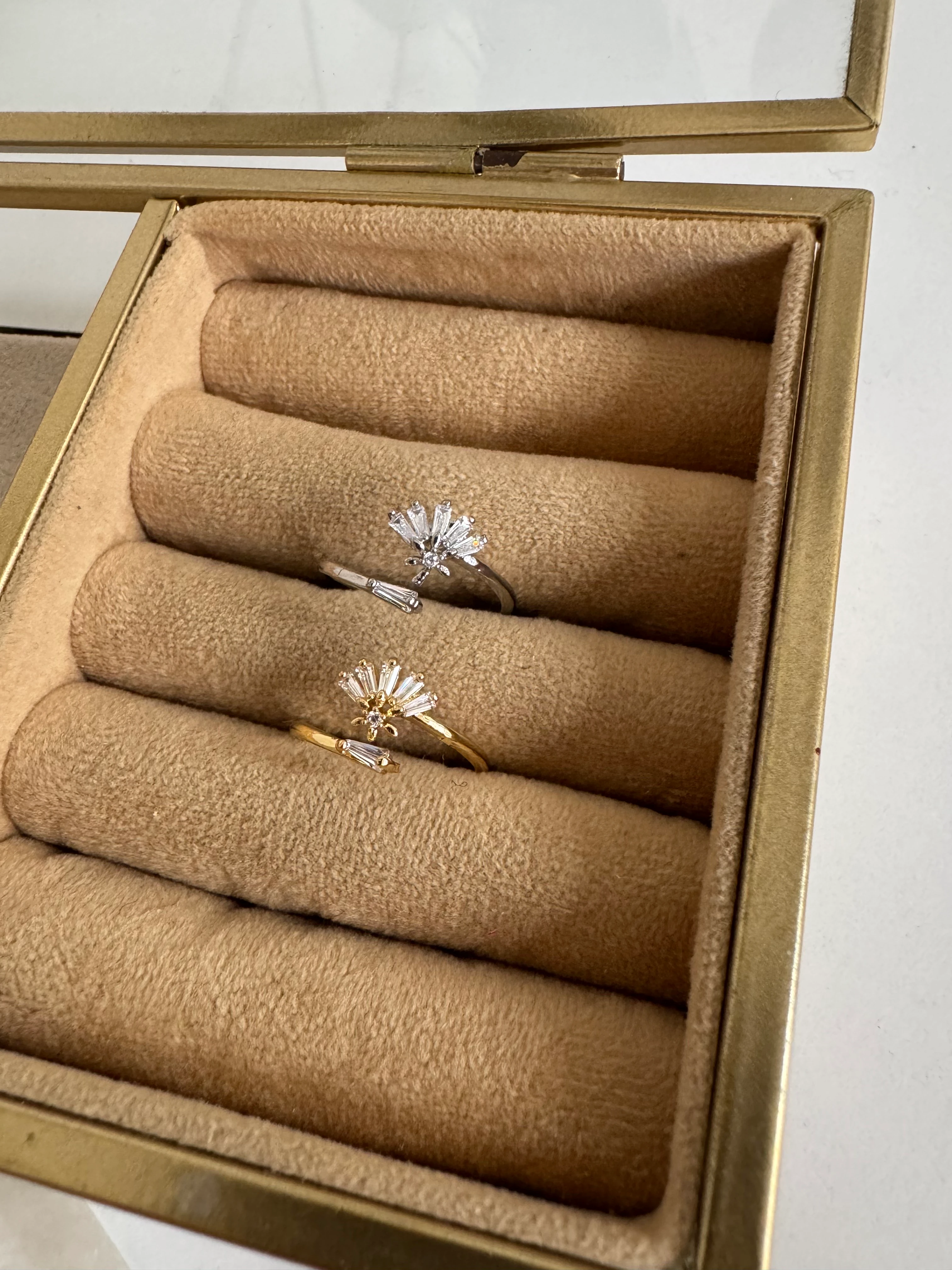 Güneş Işığı Taşlı 14K Zarif Ayarlı Yüzük