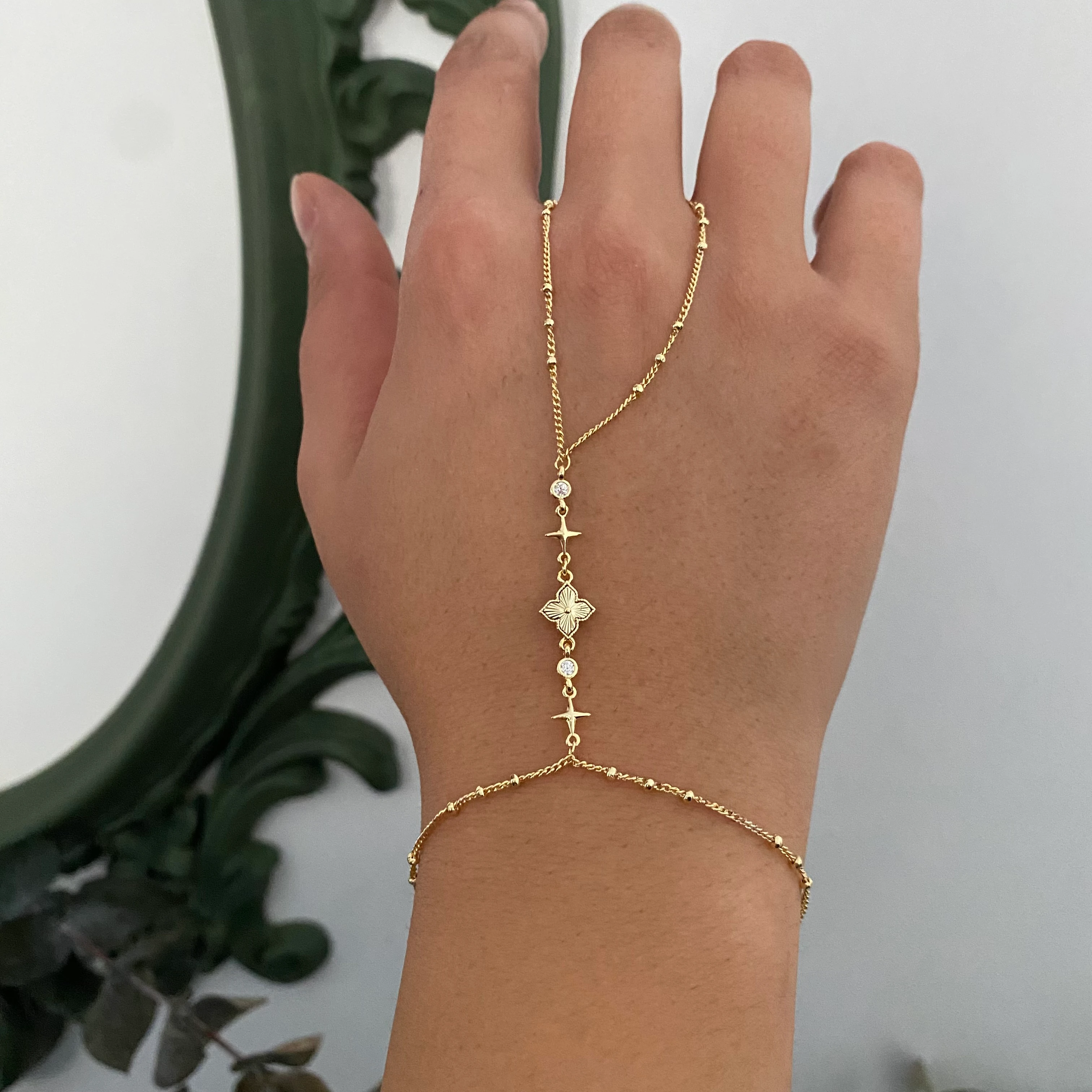 Gold Yonca Figür Taşlı Şahmeran