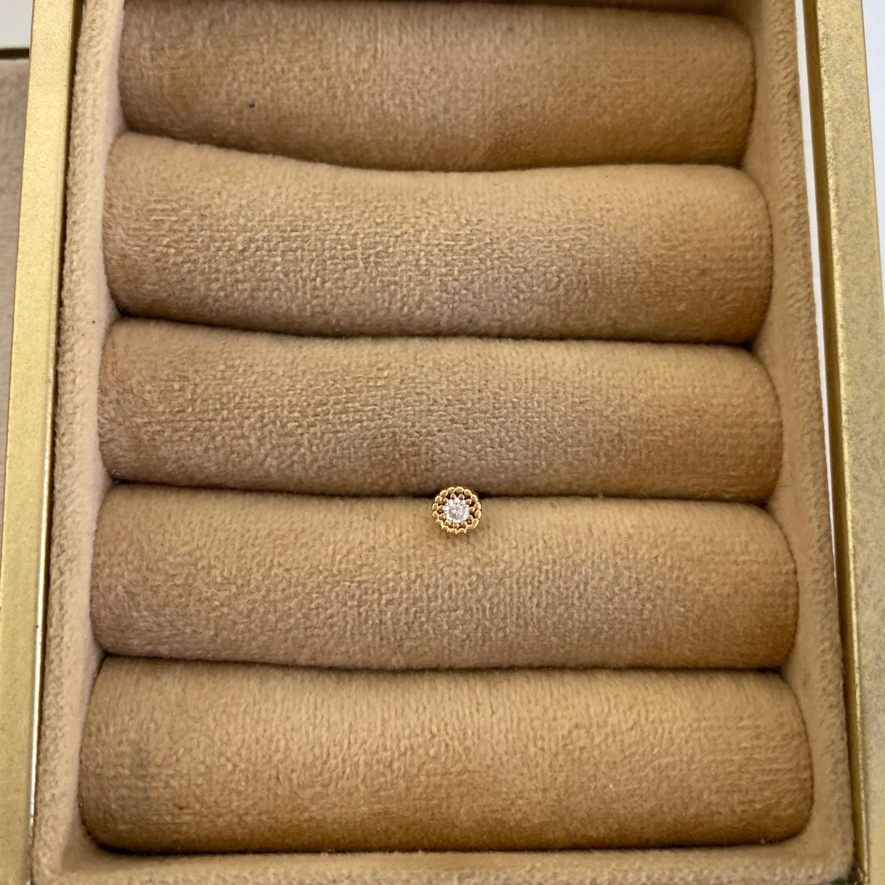 Gold Nokta Taş Piercing