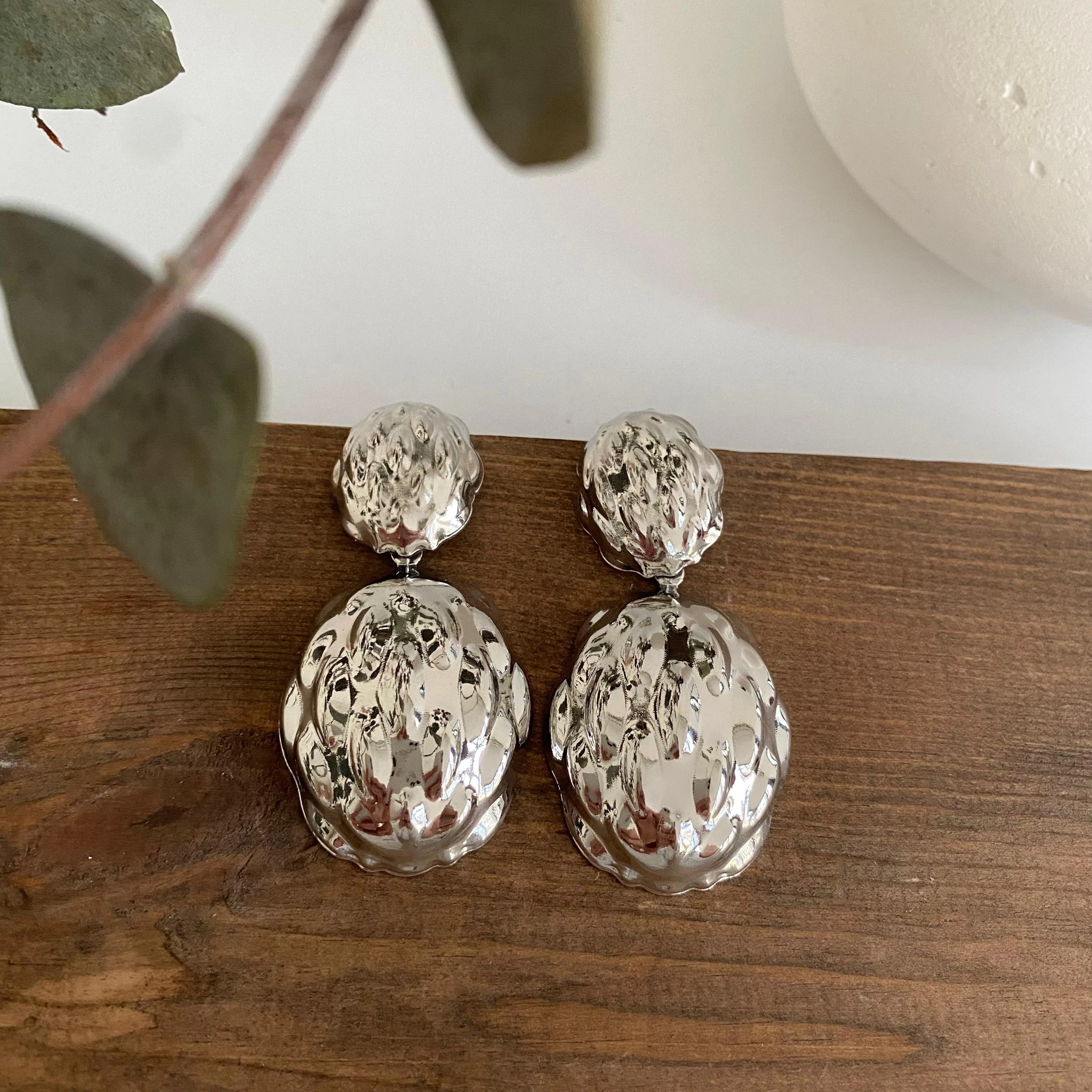 14K Plaka Dövme Desenli Damla Küpe