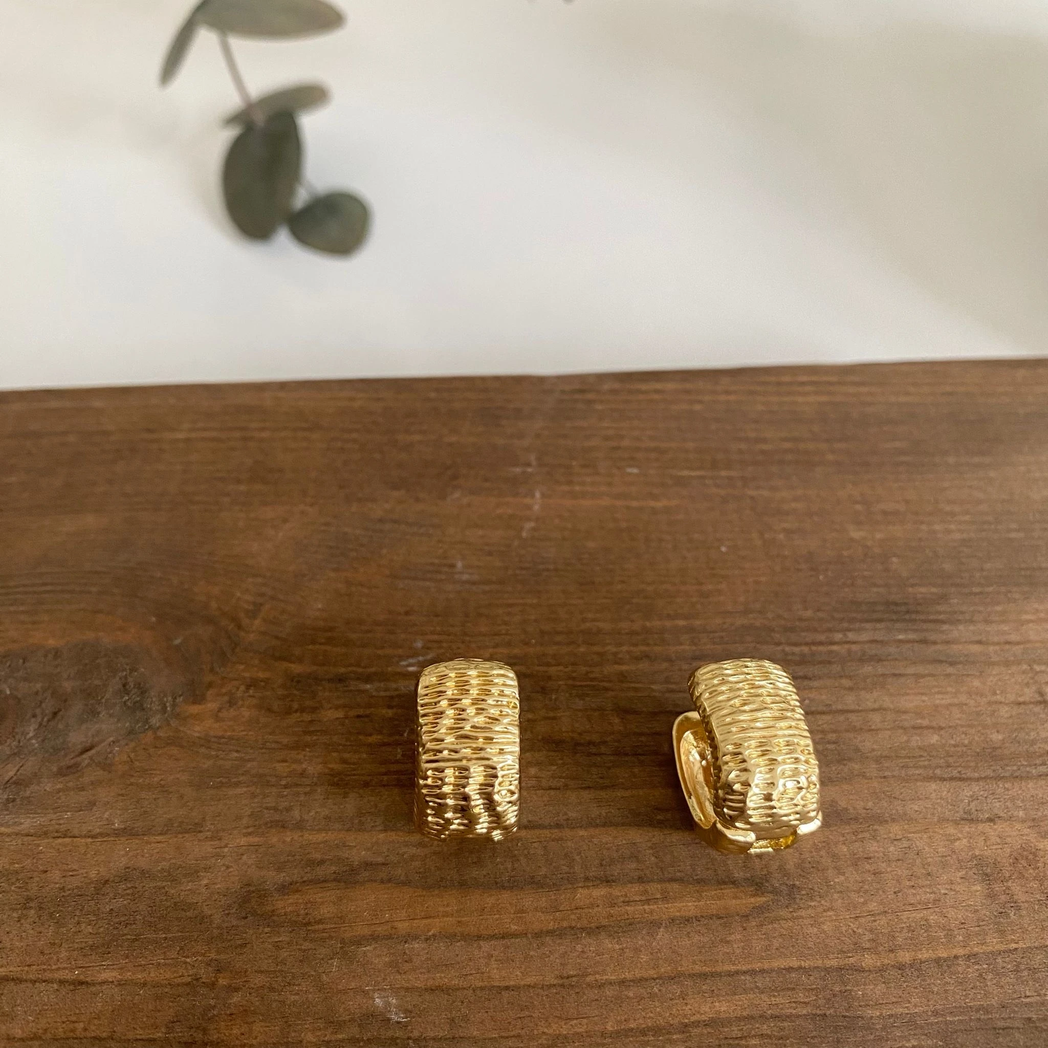 14K Altın Kaplama Dövme Desenli Halka Küpe