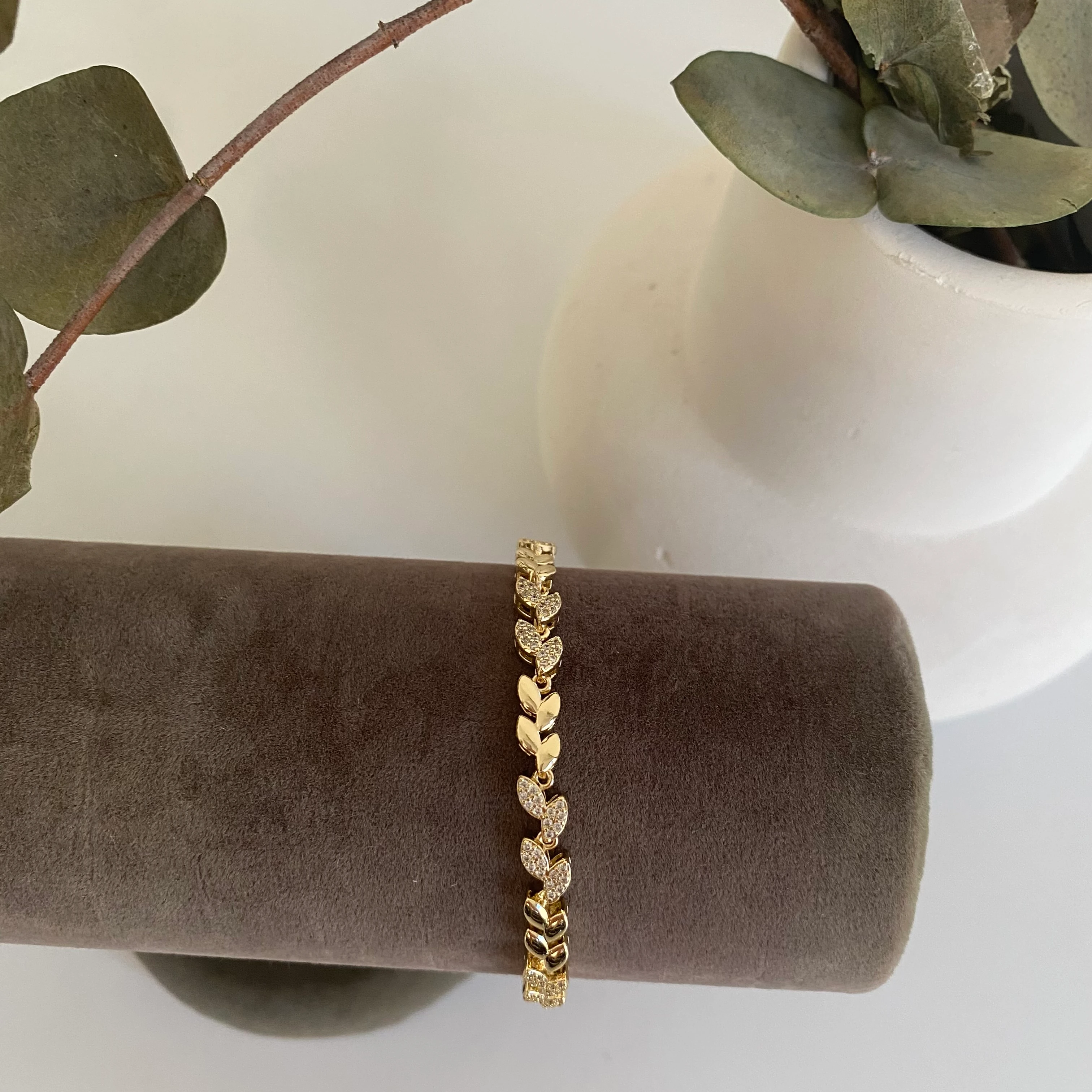 Xuping Yaprak Model Nokta Taşlı Bileklik