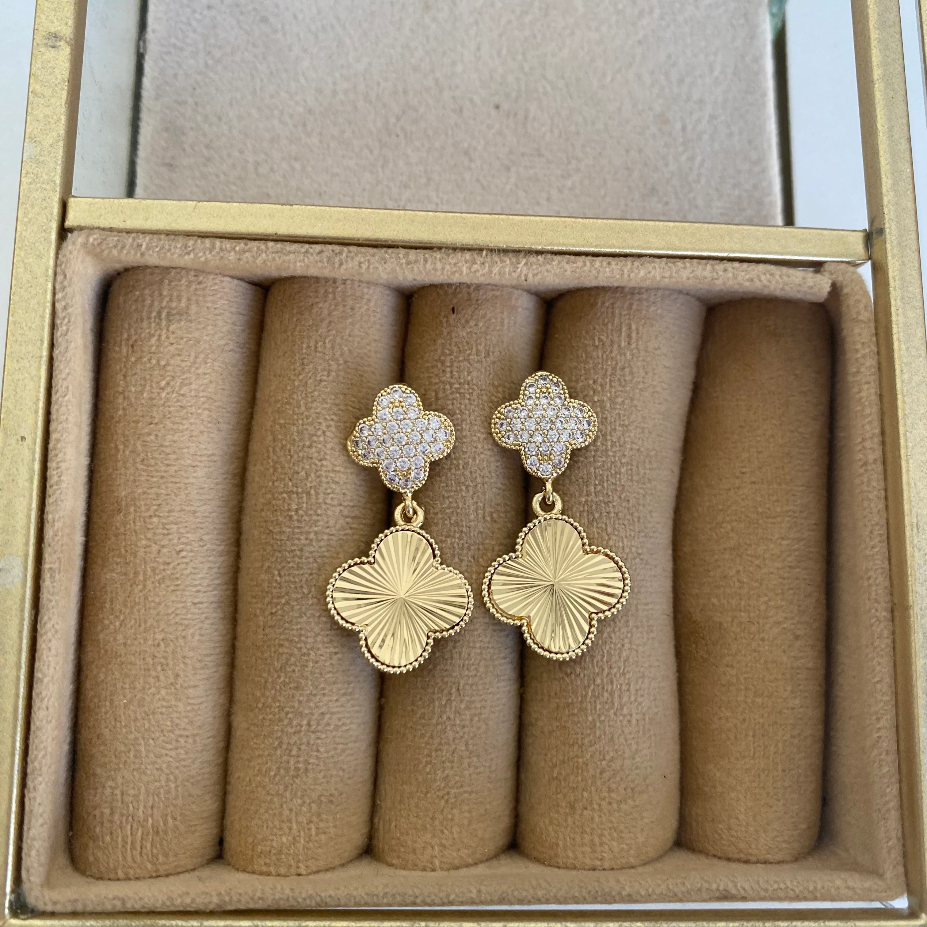 Xuping Zirkon Taş Yonca Küpe