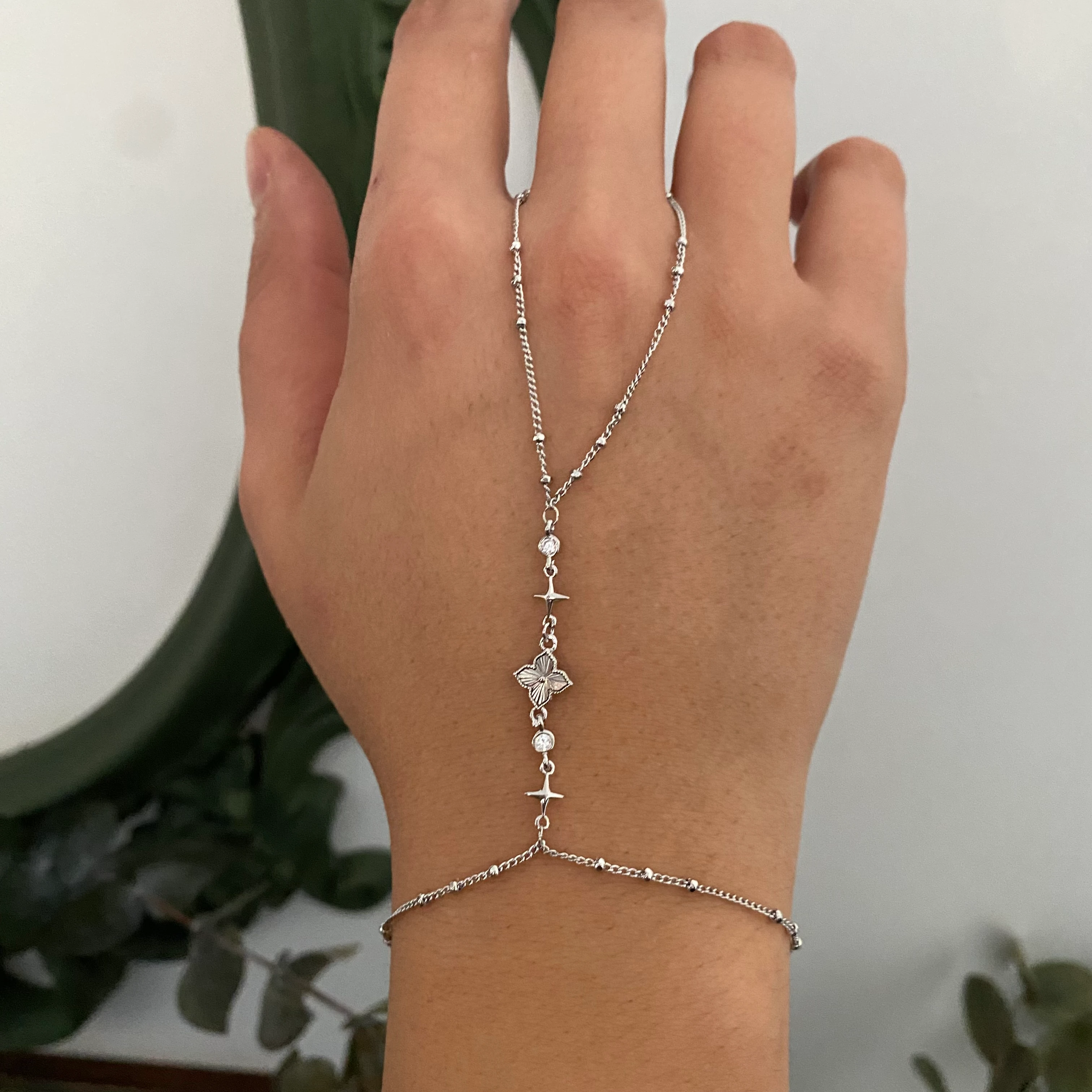 Silver Yonca Figür Taşlı Şahmeran