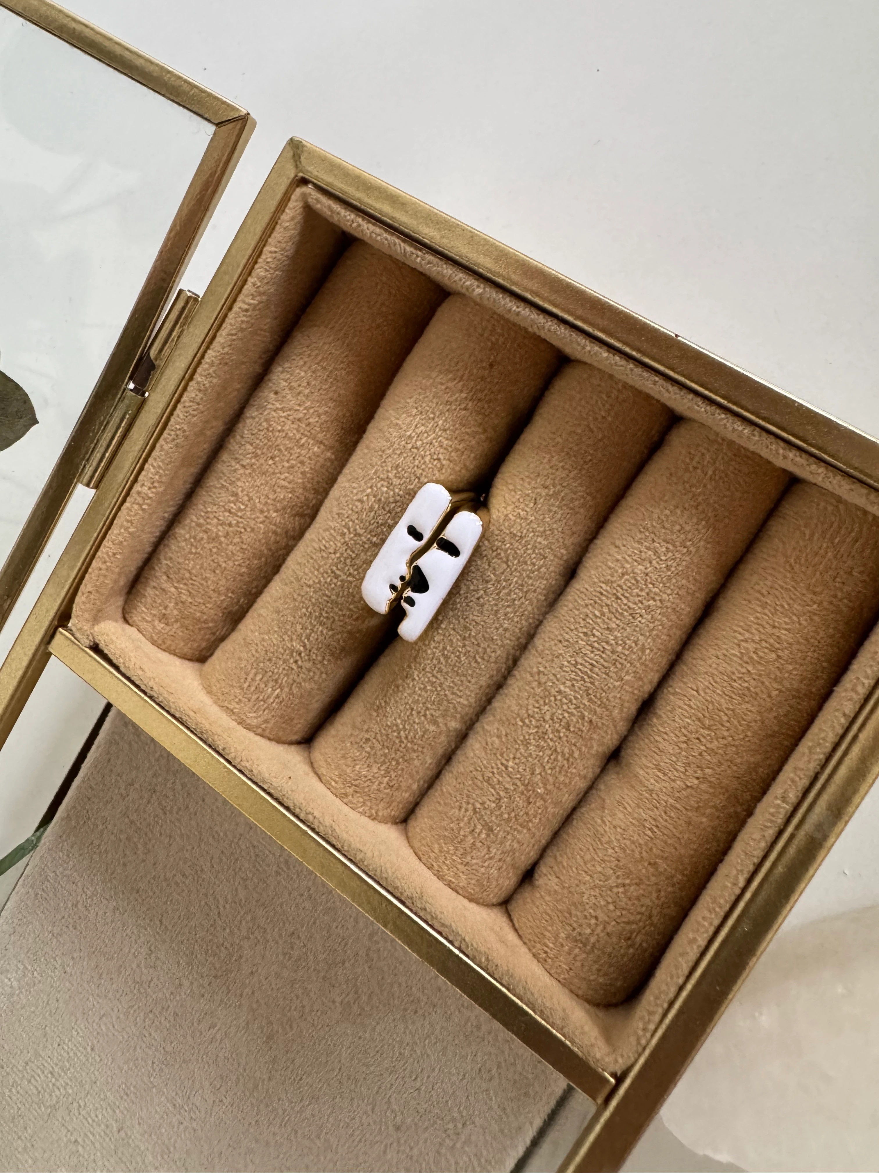 Siyah Beyaz Mineli Sliüet 14K Yüzük