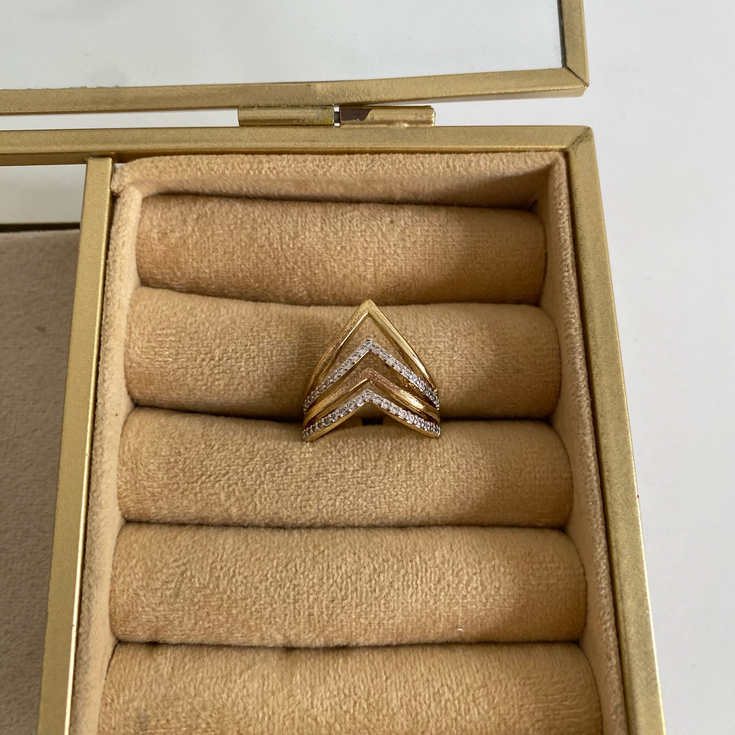 V Tasarım Zirkon Taşlı Gold Yüzük