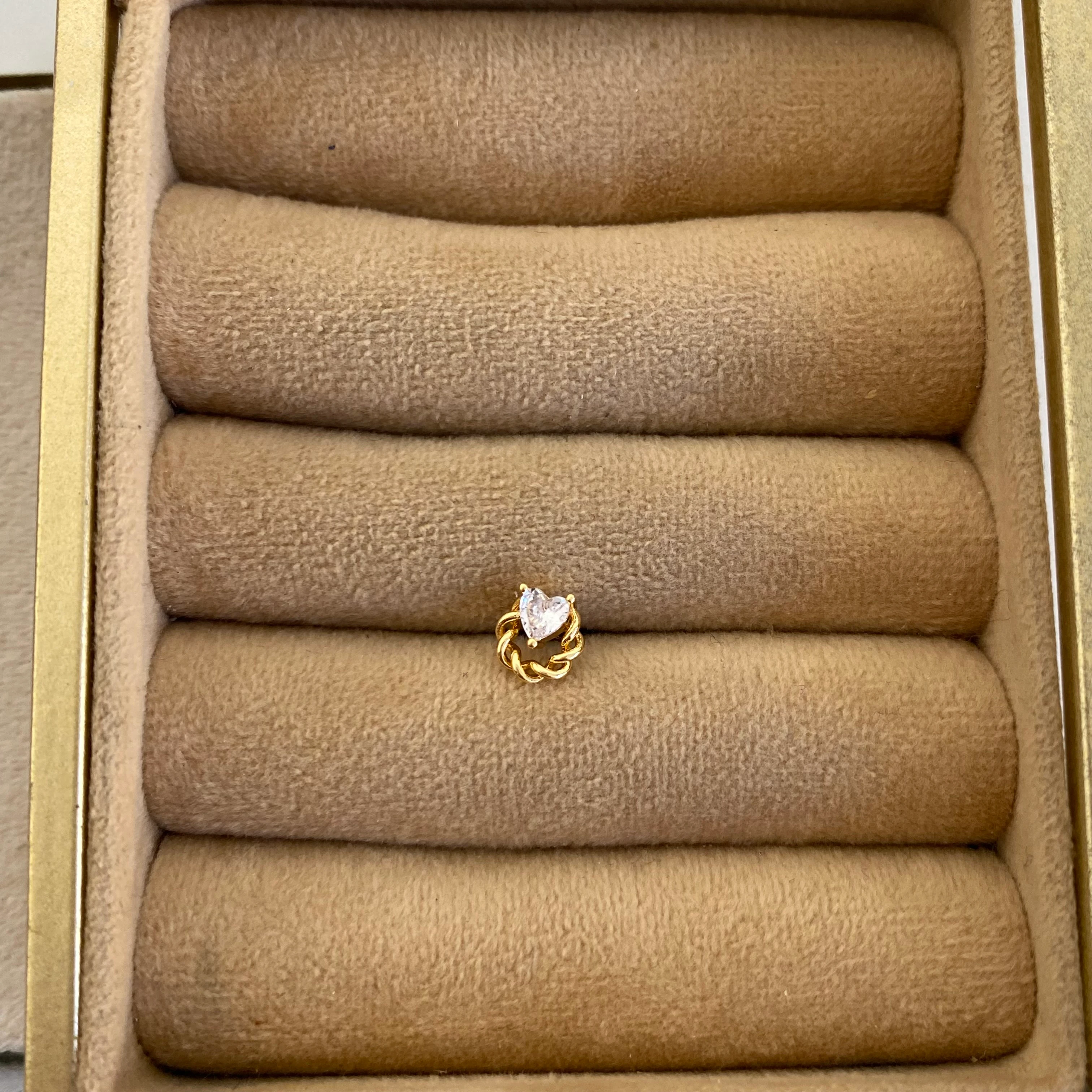 Gold Kalp Taşlı Plaka Piercing