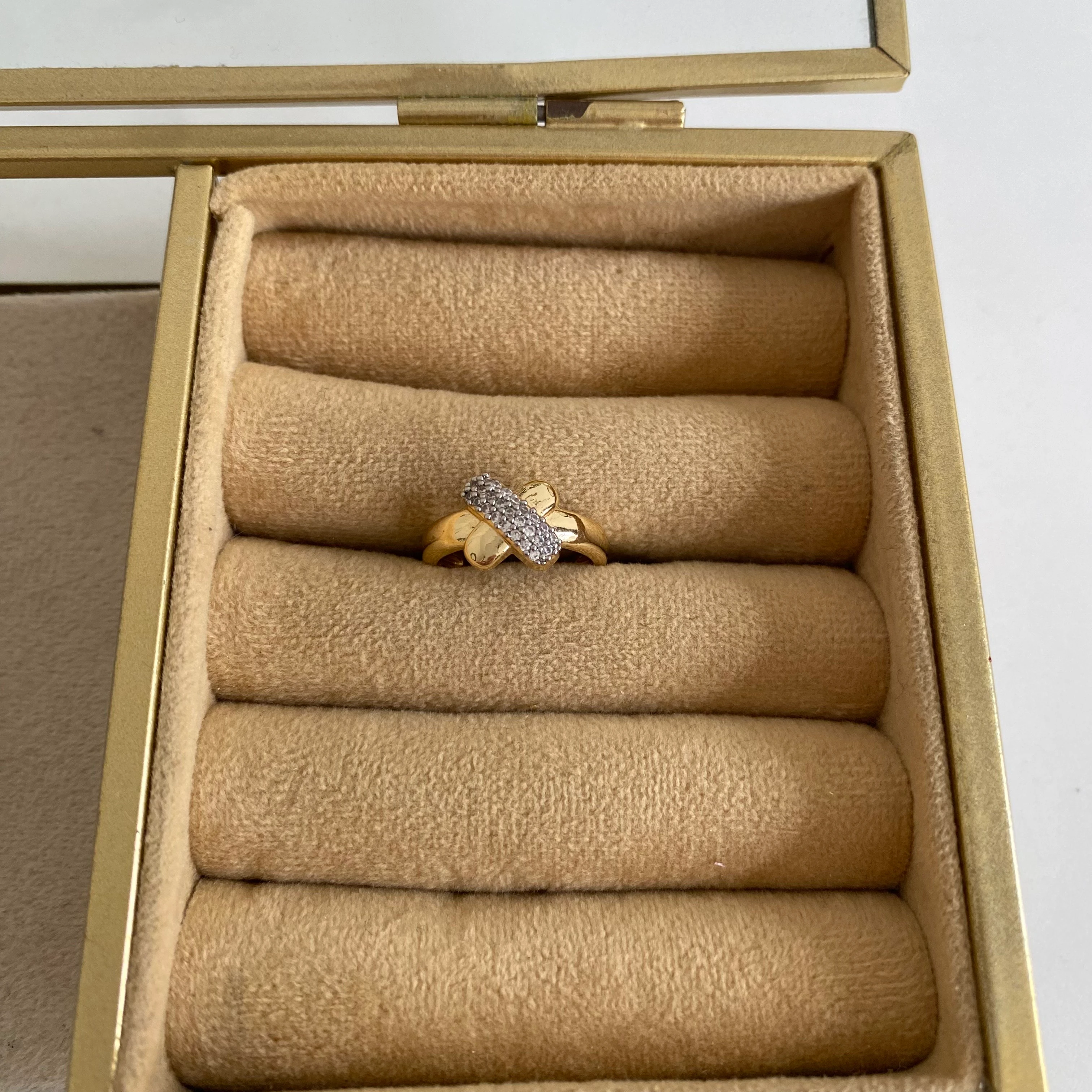 X Model Zirkon Taşlı Gold Yüzük