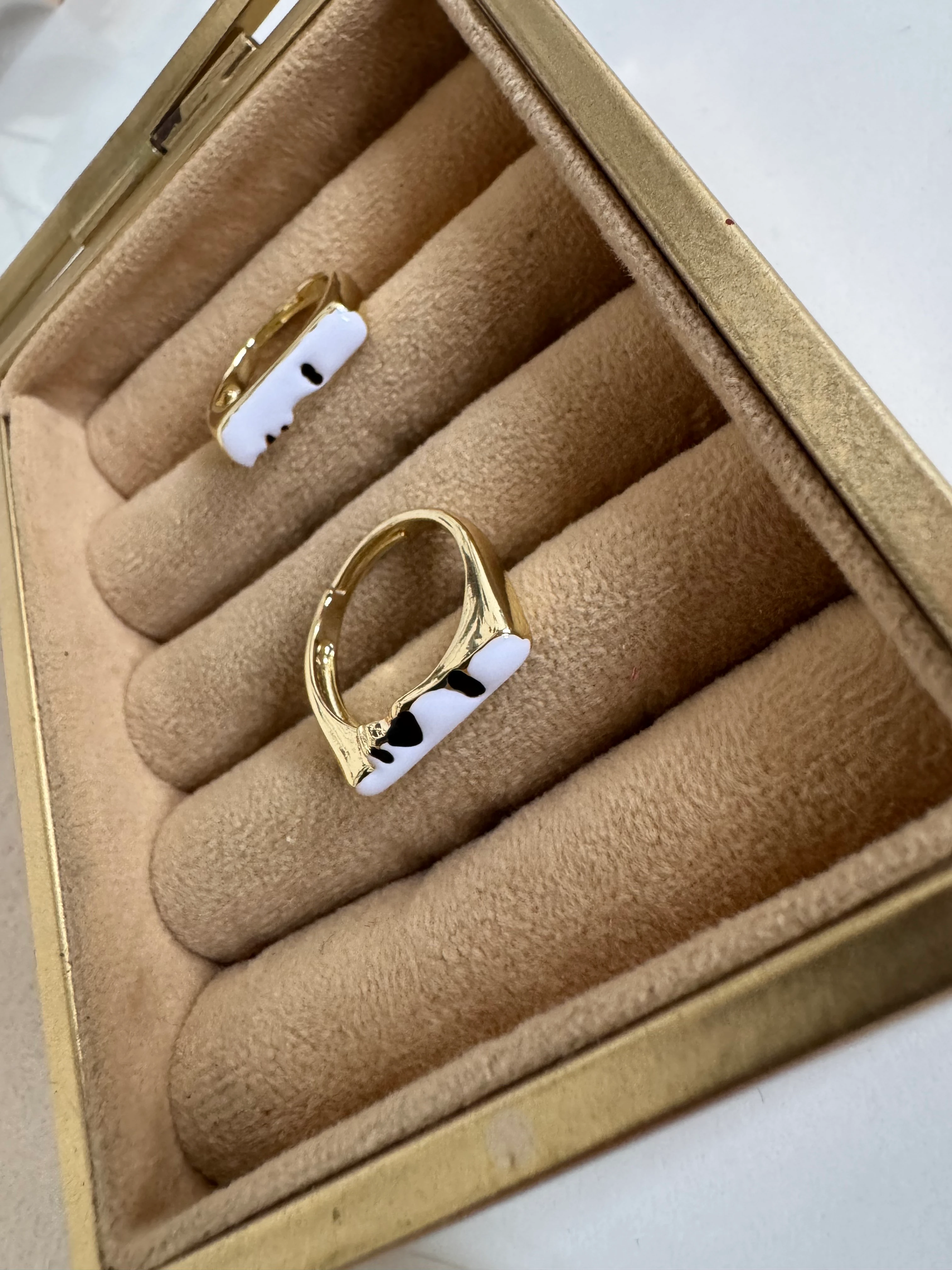 Siyah Beyaz Mineli Sliüet 14K Yüzük