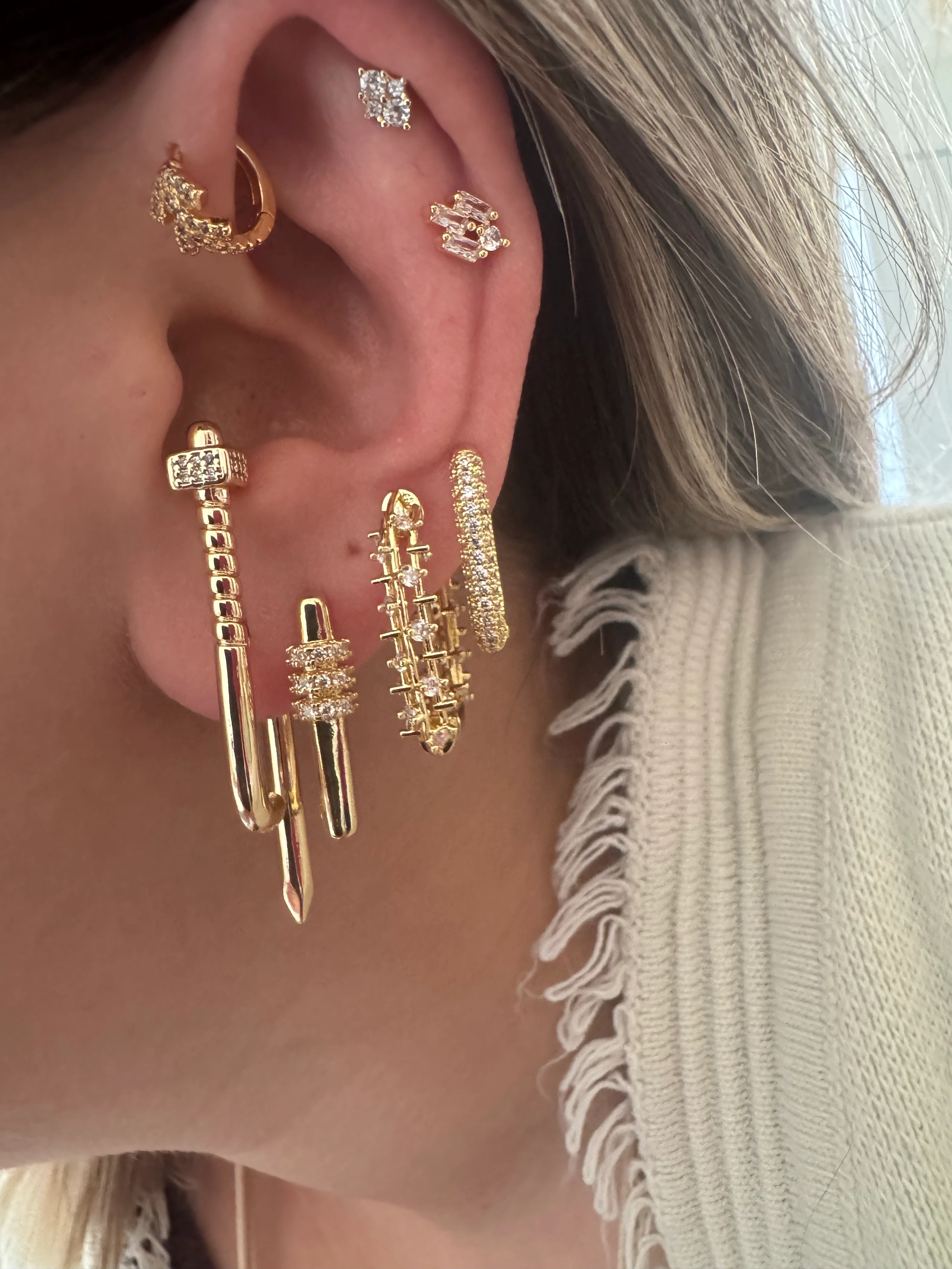 Xuping Gold Çivi Model Küpe