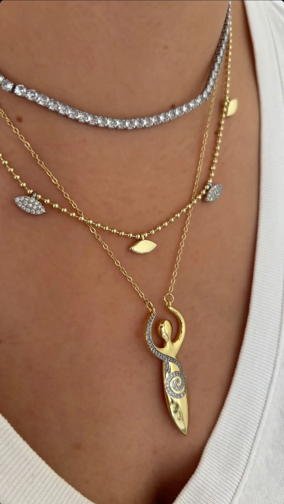 14k Kadın Figürlü Zirkon Taşlı Kolye