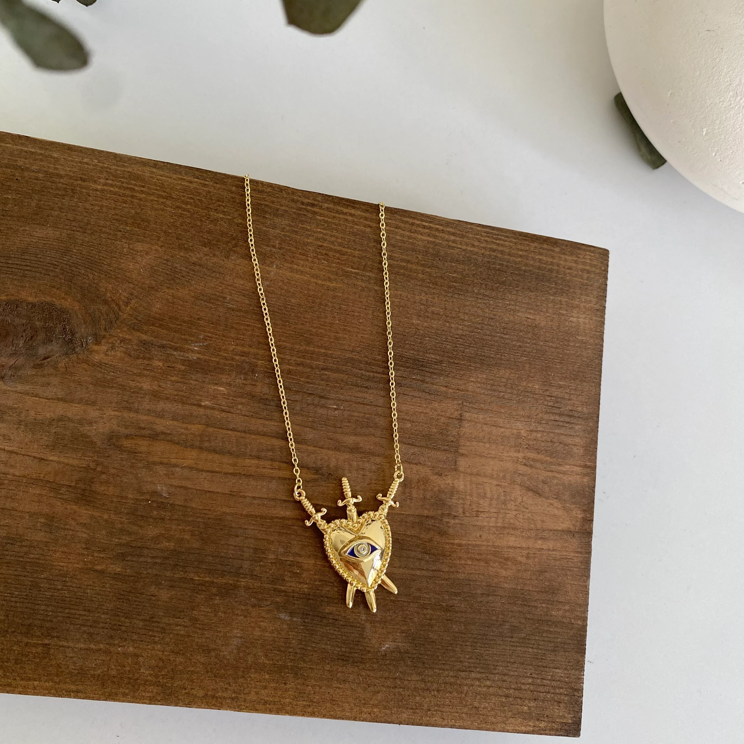 14k Gold Kalp Figür Göz Detay Kolye