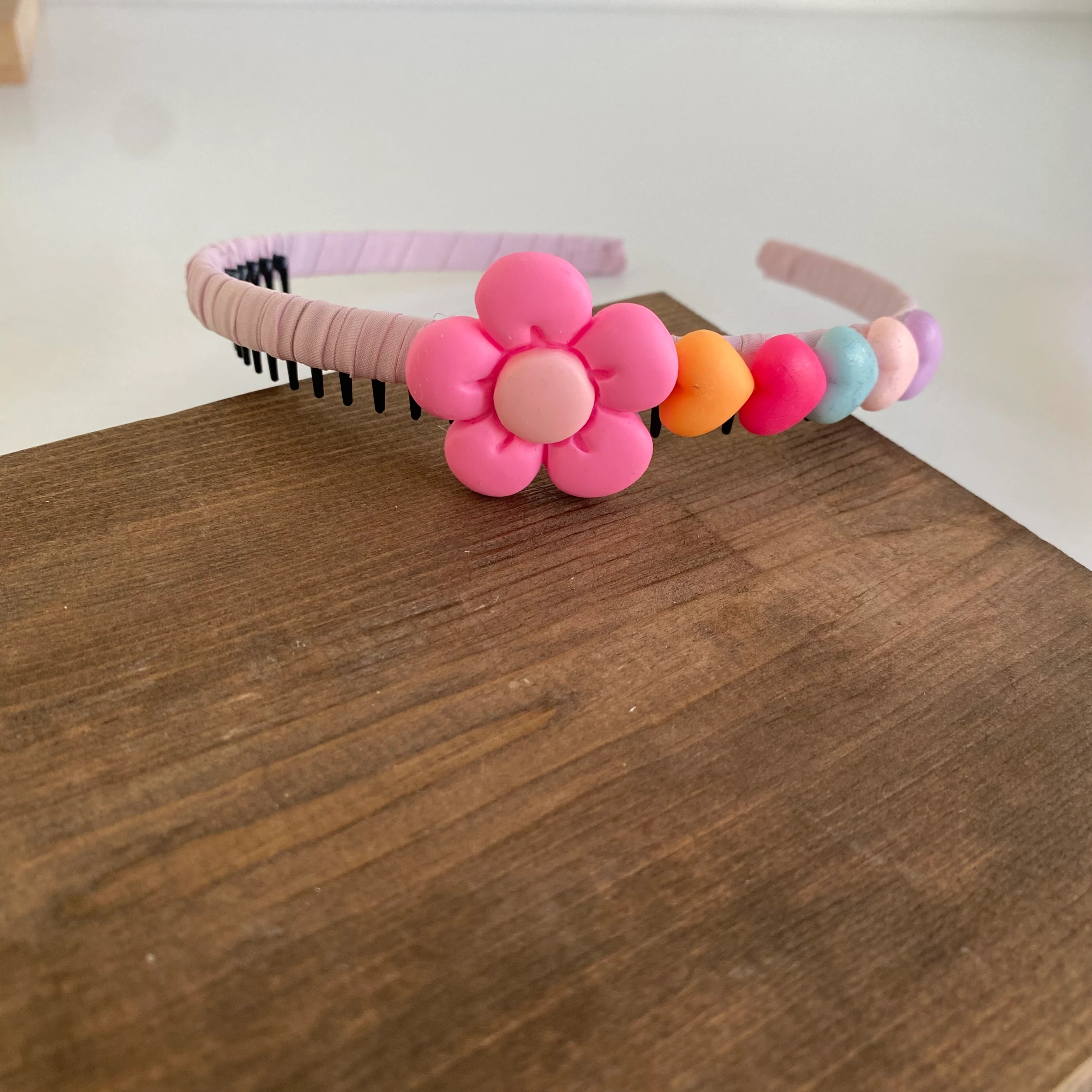 Pembe Çiçek Kalp Detaylı Taç