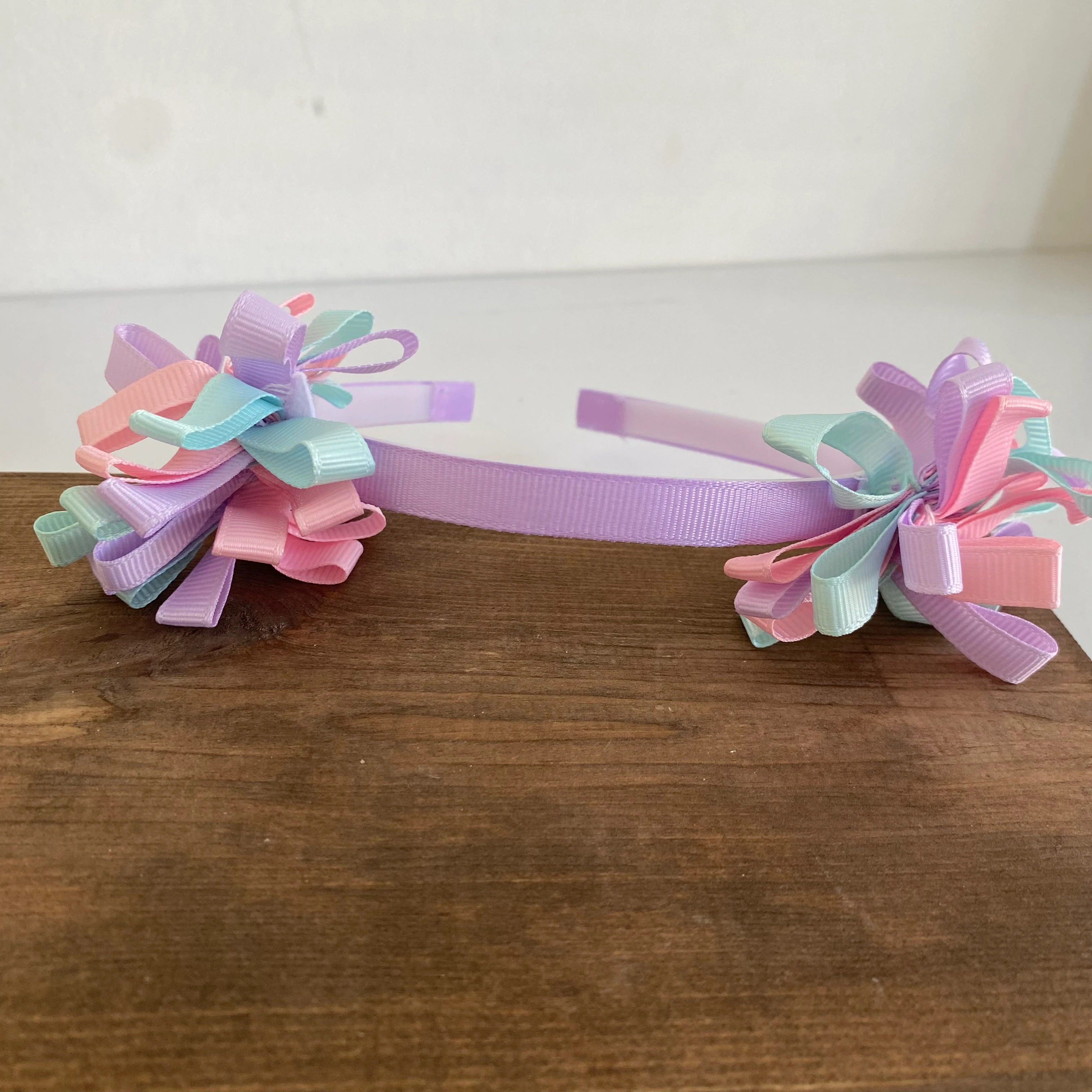 Karma Renkli Kurdele Detay Taç Toka