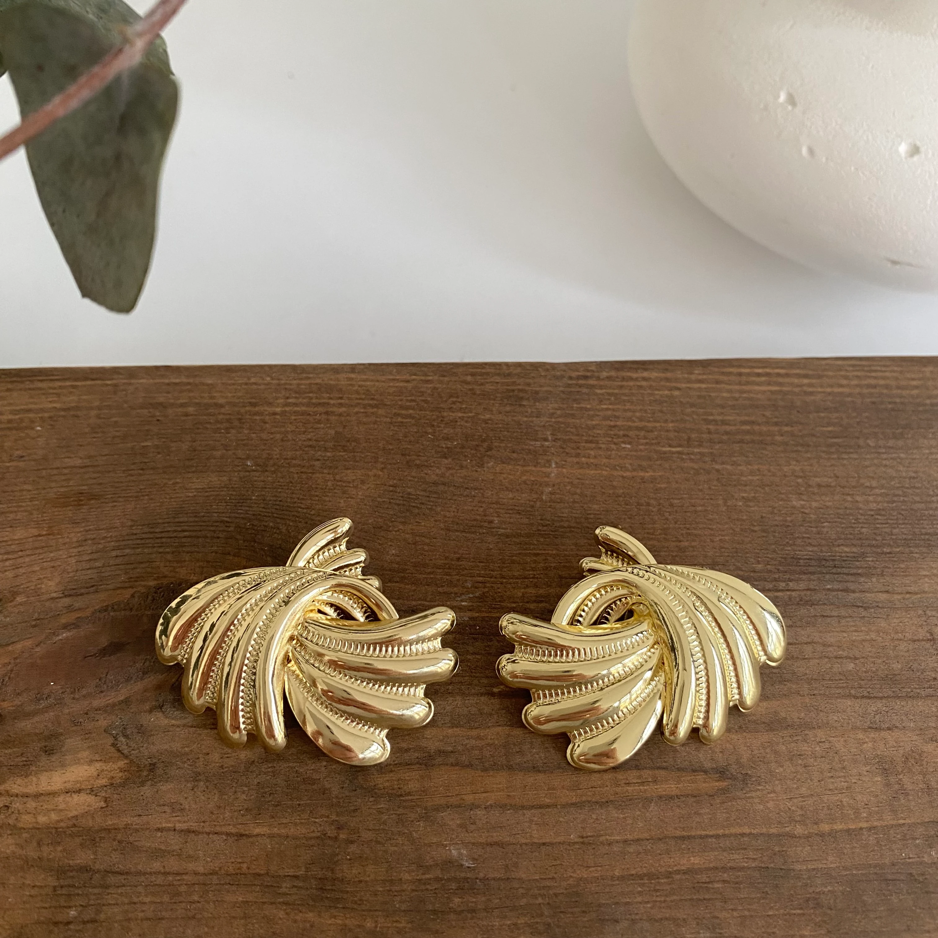 14K Altın Kaplama Modern Desenli Küpe