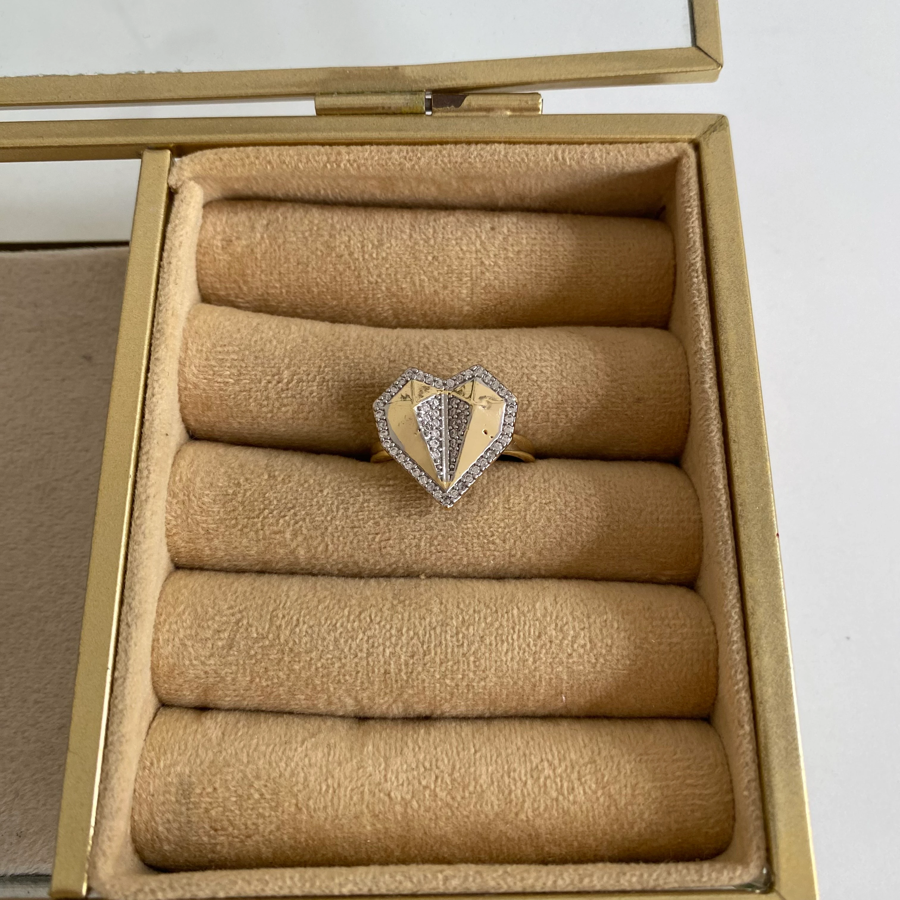 Geometrik Kalp Tasarım Taşlı Yüzük