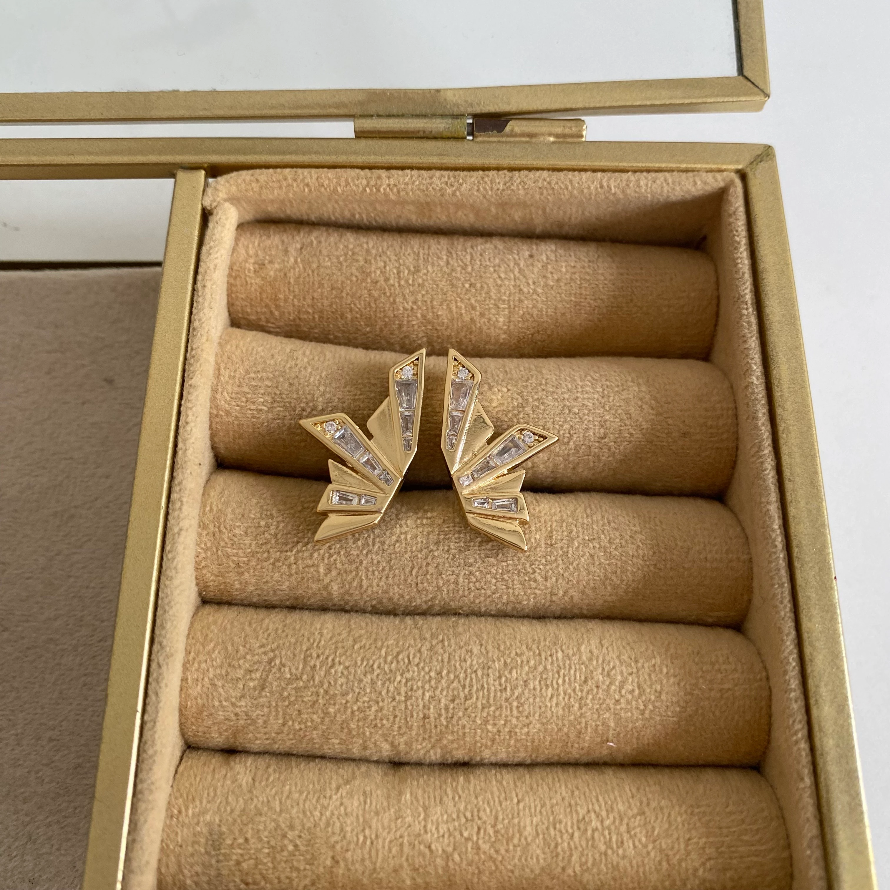 Geometrik Baget Taşlı Gold Yüzük