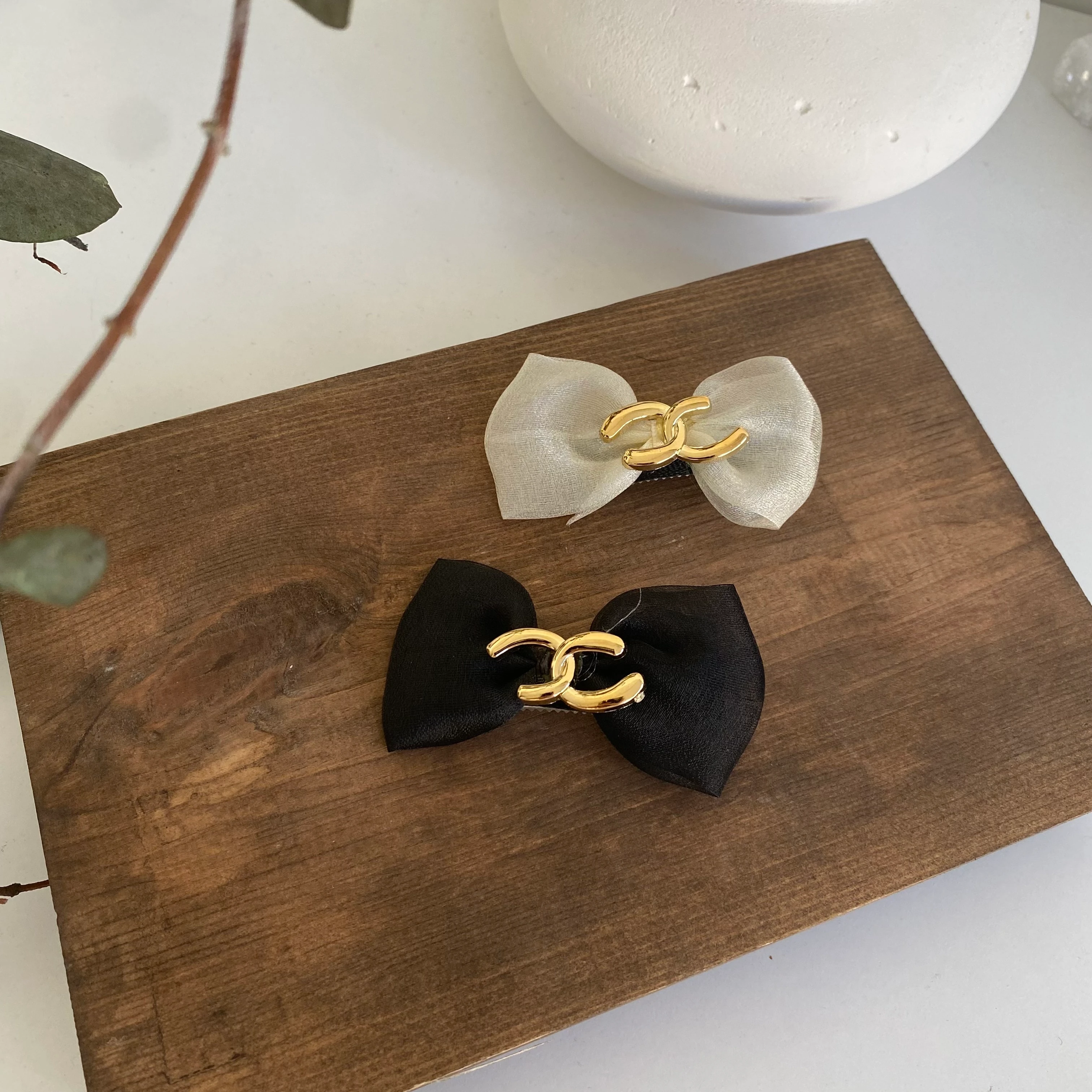 Siyah Beyaz Gold Detay Fiyonk Toka