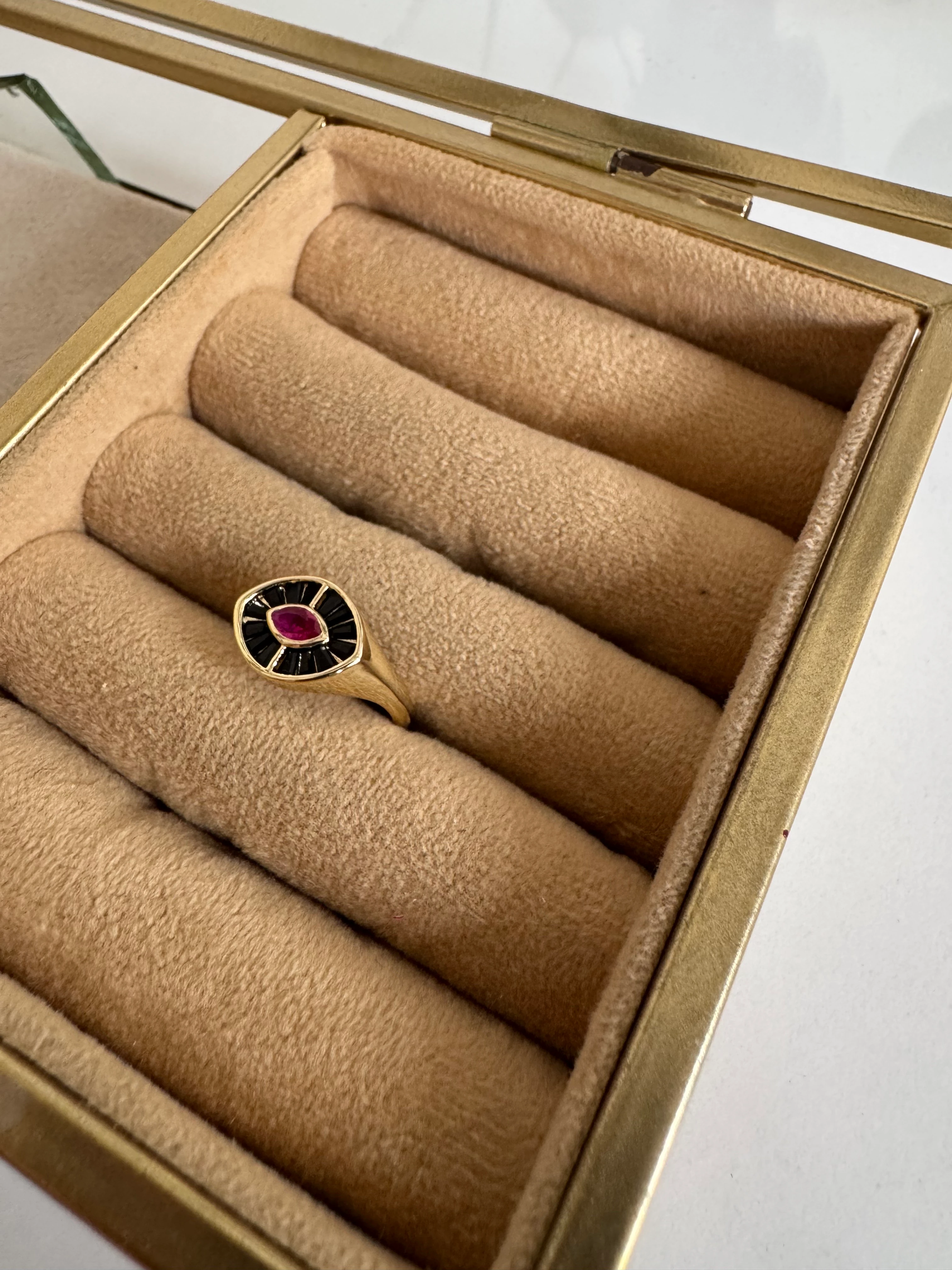 Göz Detaylı Pembe Taşlı 14K Yüzük