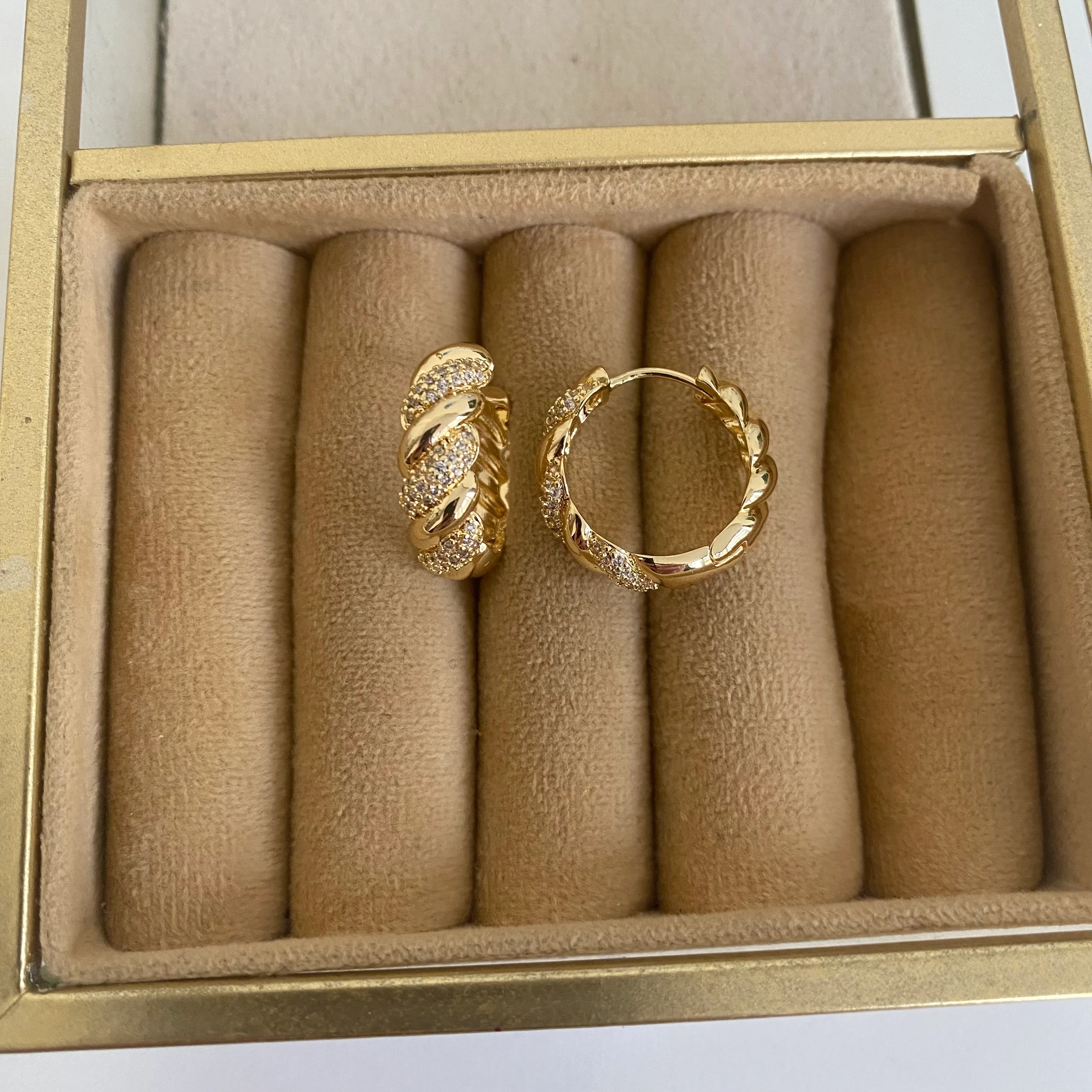 Xuping Gold Zirkon Taş Burgu Halka Küpe