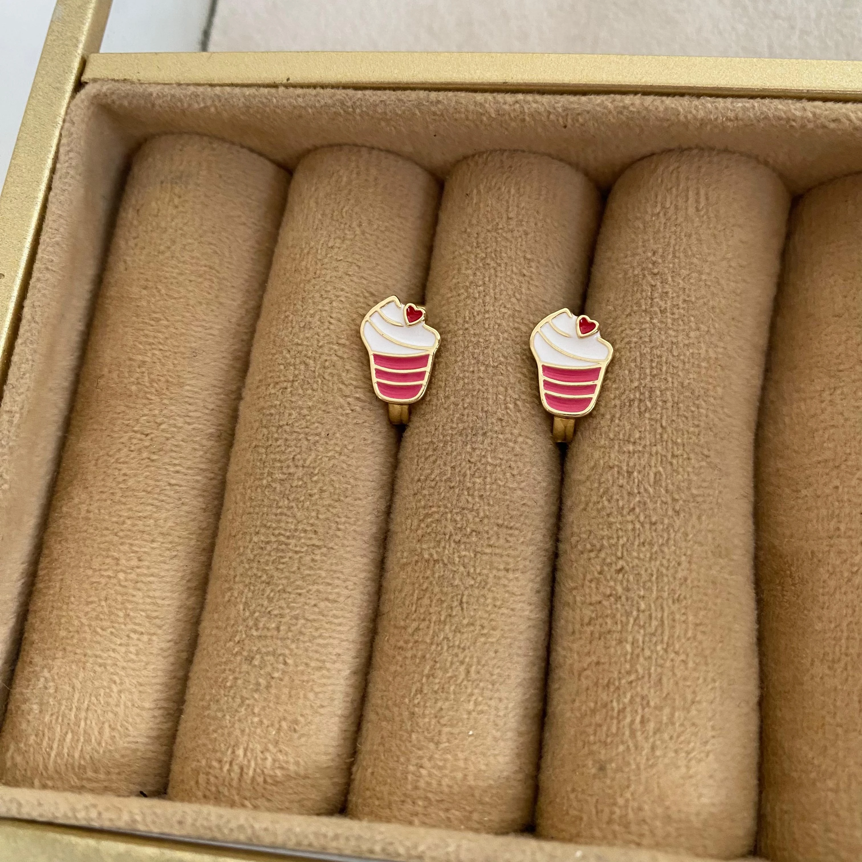 Capcuke Figürlü Çocuk Küpesi