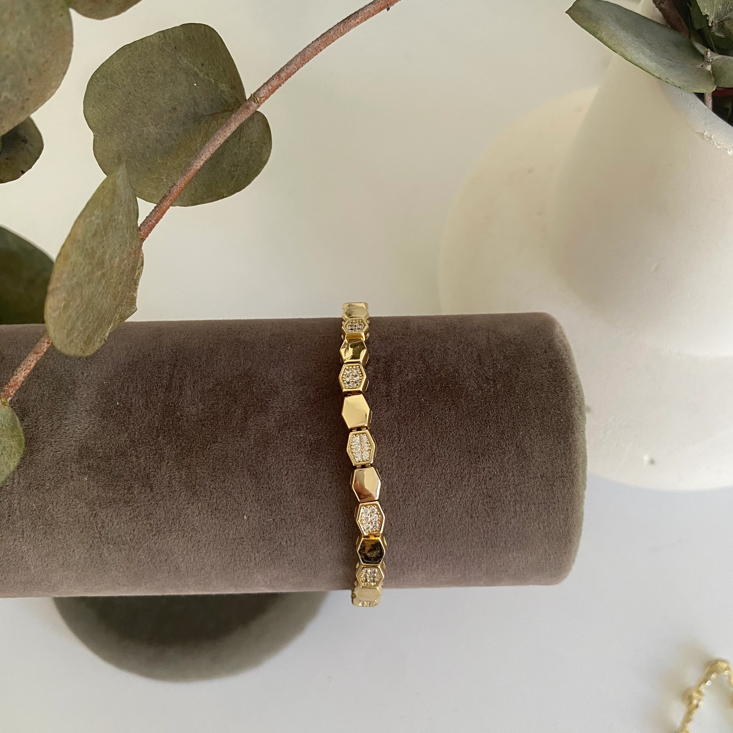 Xuping Altıgen Gold Detay Taşlı Bileklik