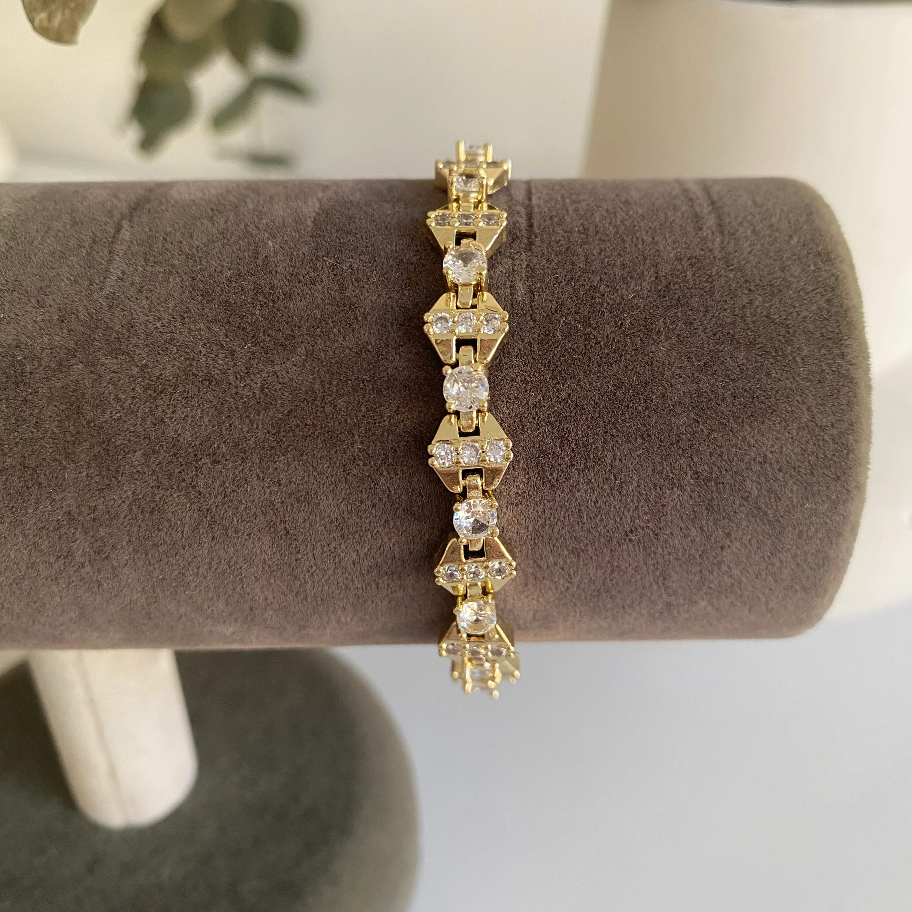 Xuping Üçgen Görünümlü Zirkon Taşlı Bileklik