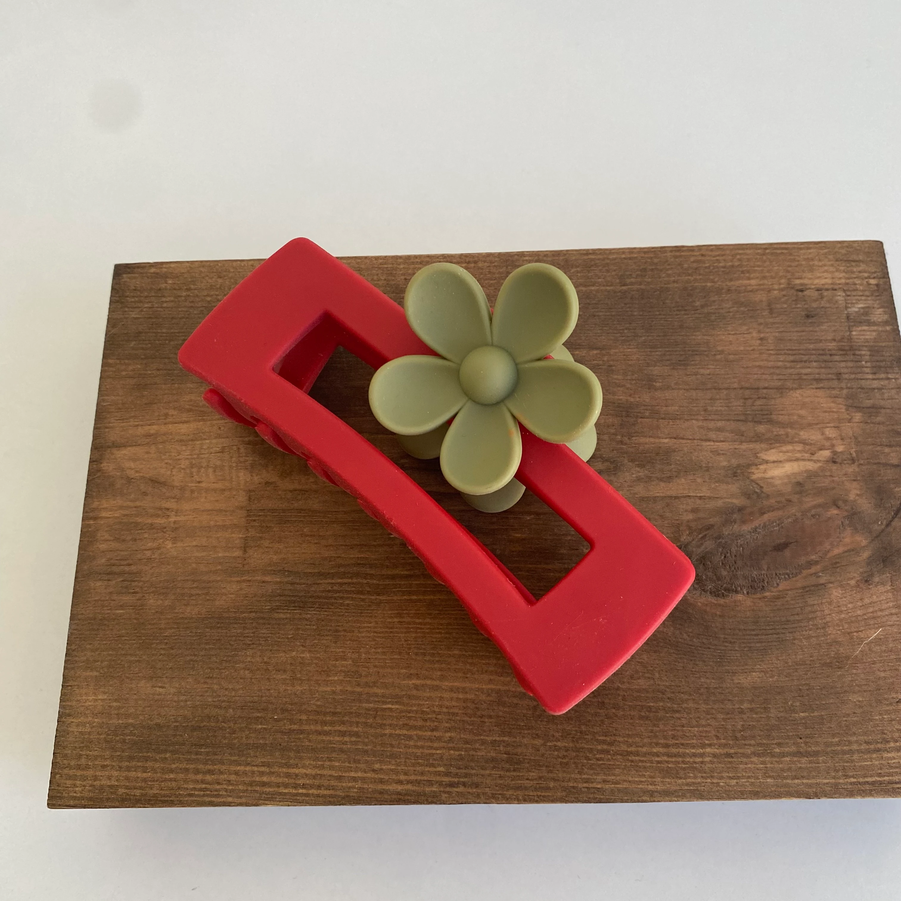 Kırmızı Mat Dikdörtgen Çiçek Figür Mandal Toka