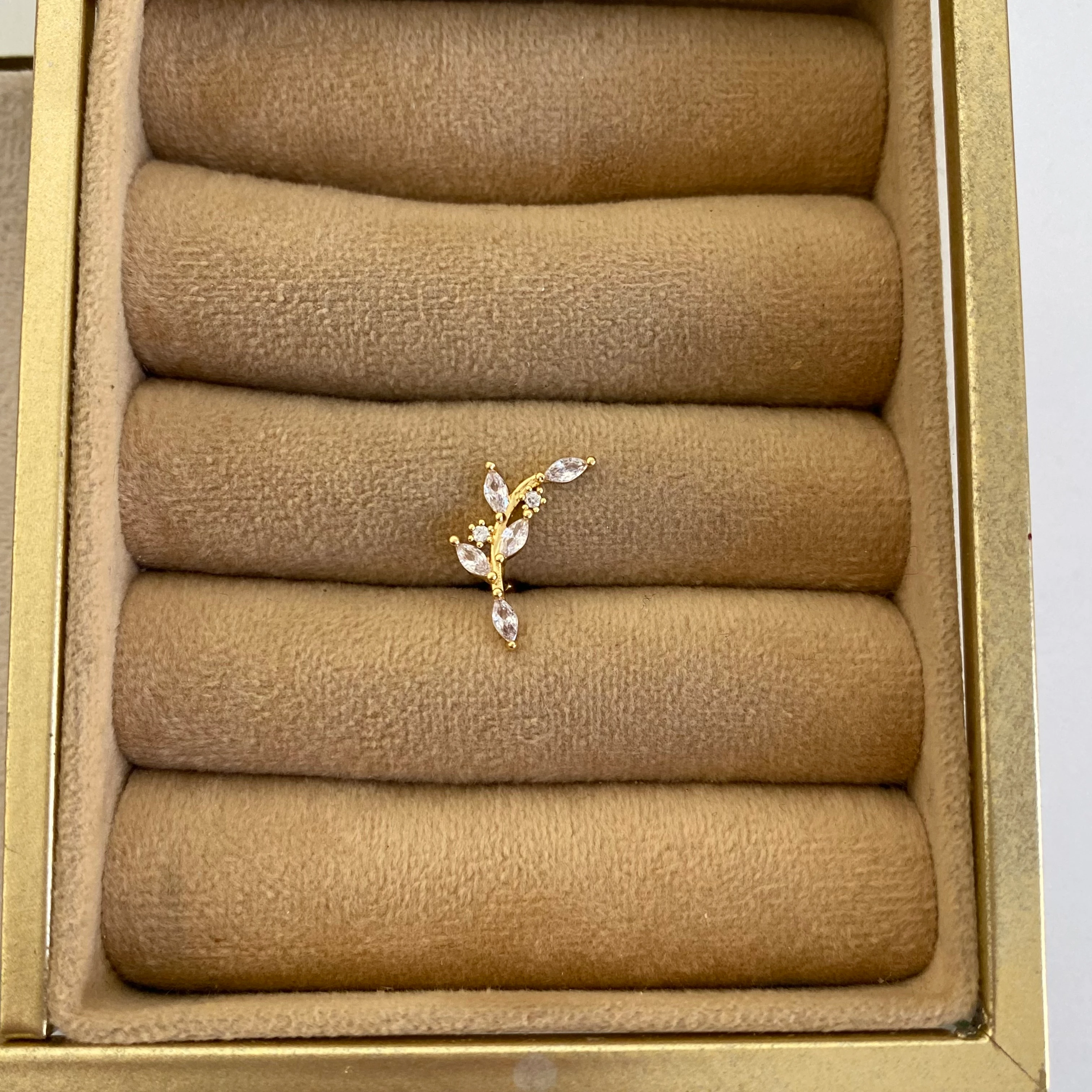 Gold Damla Taşlı Modern Piercing