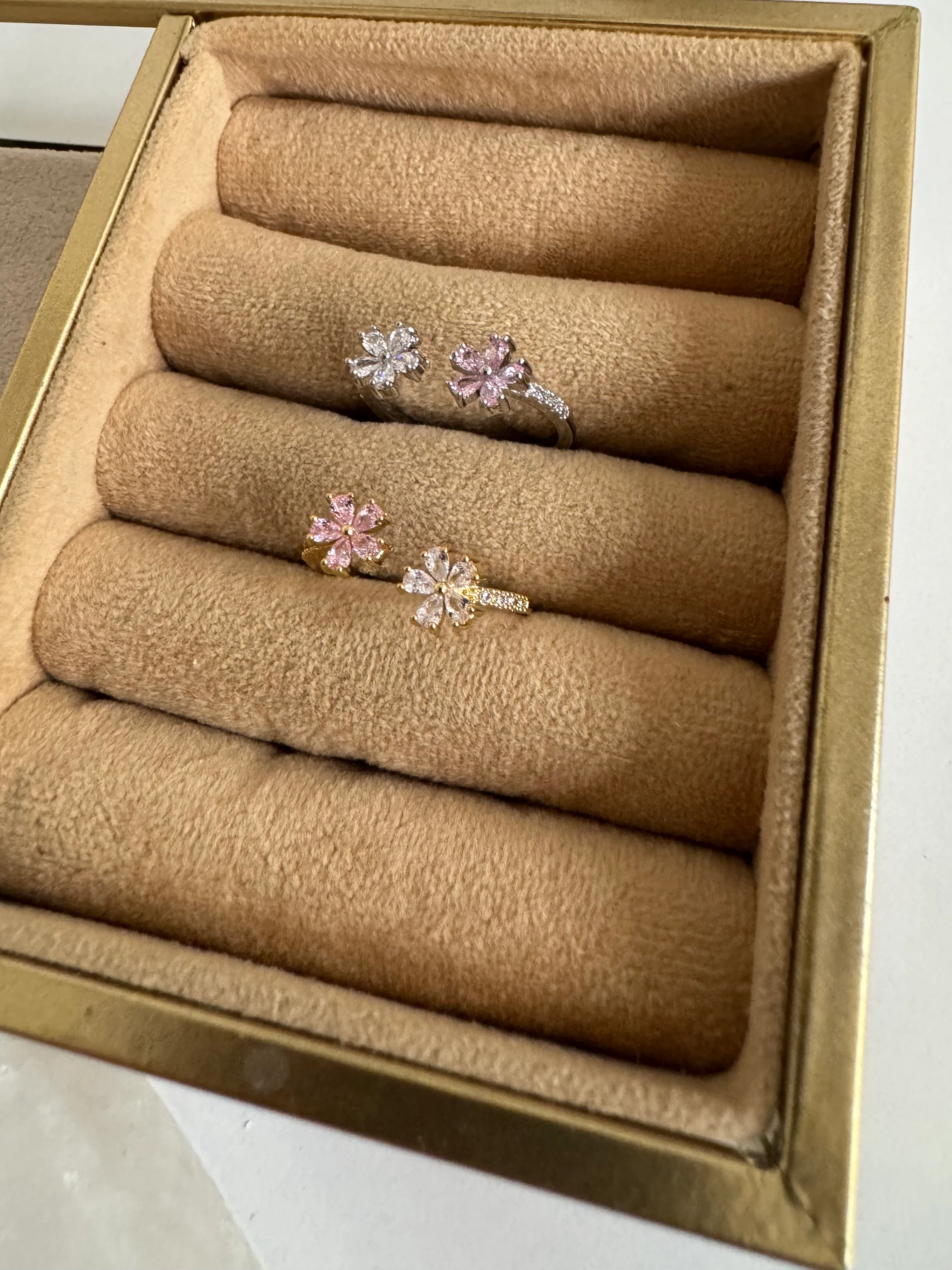 Çiçek Taşlı 14K Renkli Ayarlı Yüzük