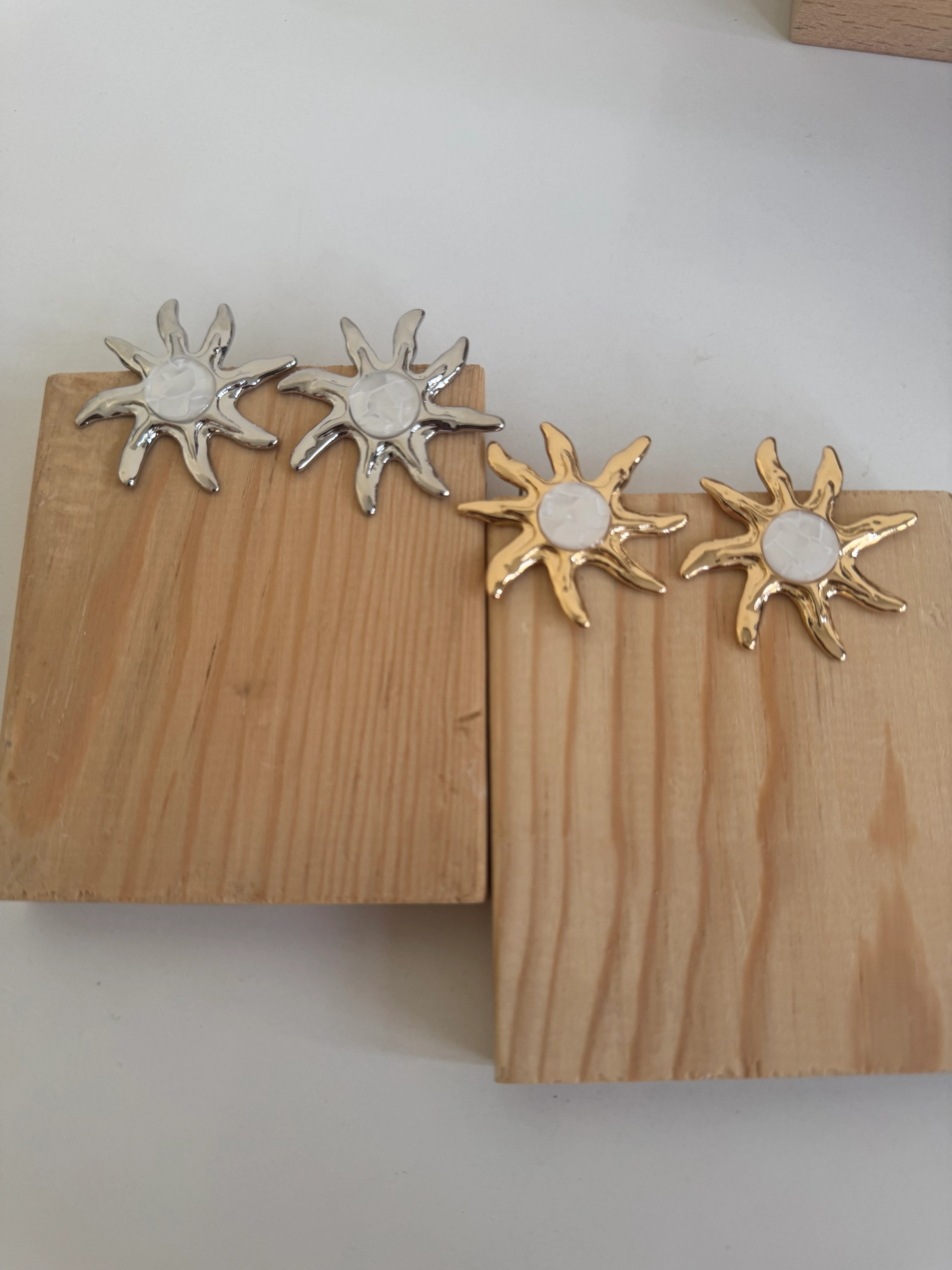 Gold Sedefli Güneş Küpe