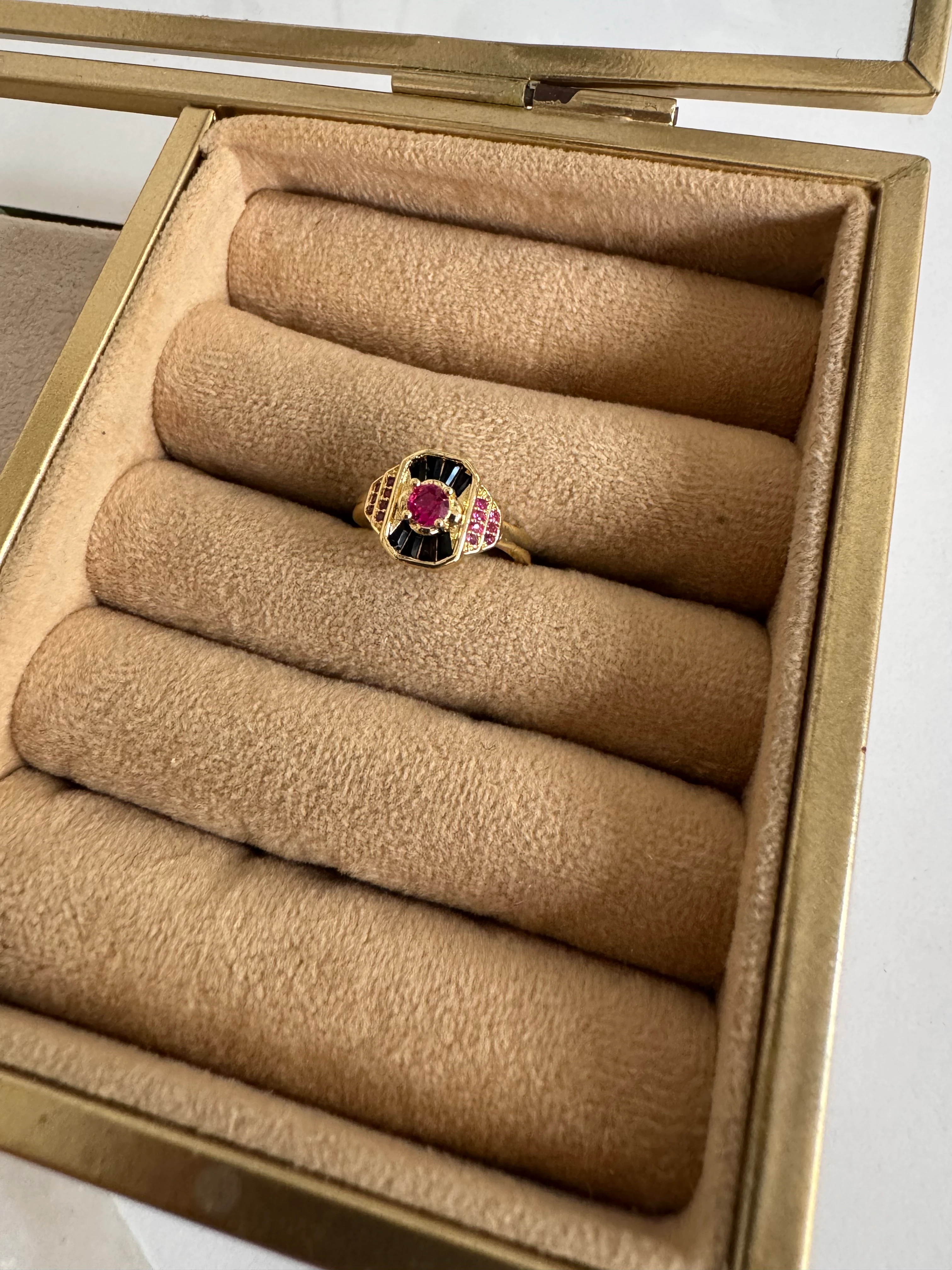 Siyah Pembe Taşlı Vintage 14K Yüzük