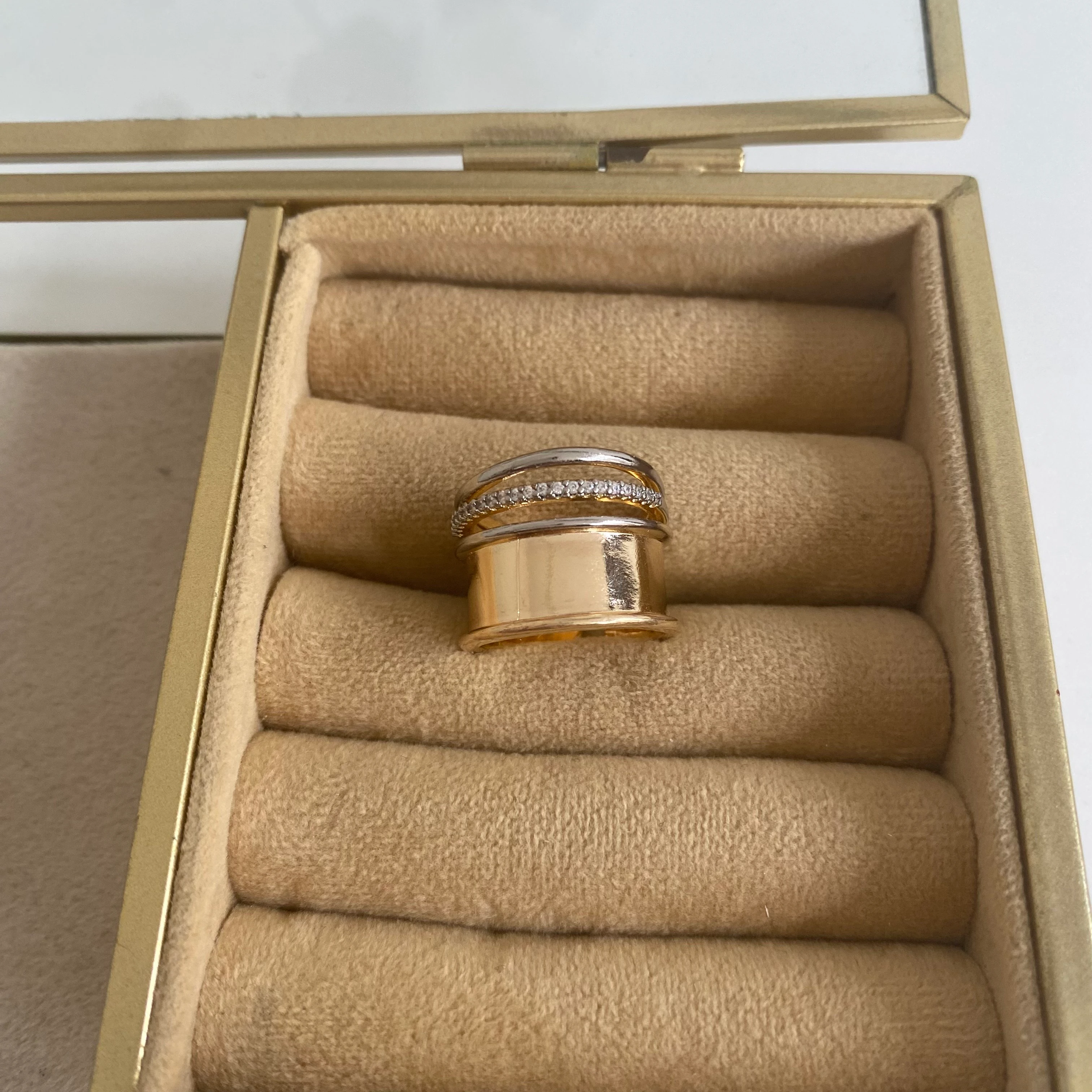 Geniş Formda Zirkon Taşlı Çoklu Yüzük