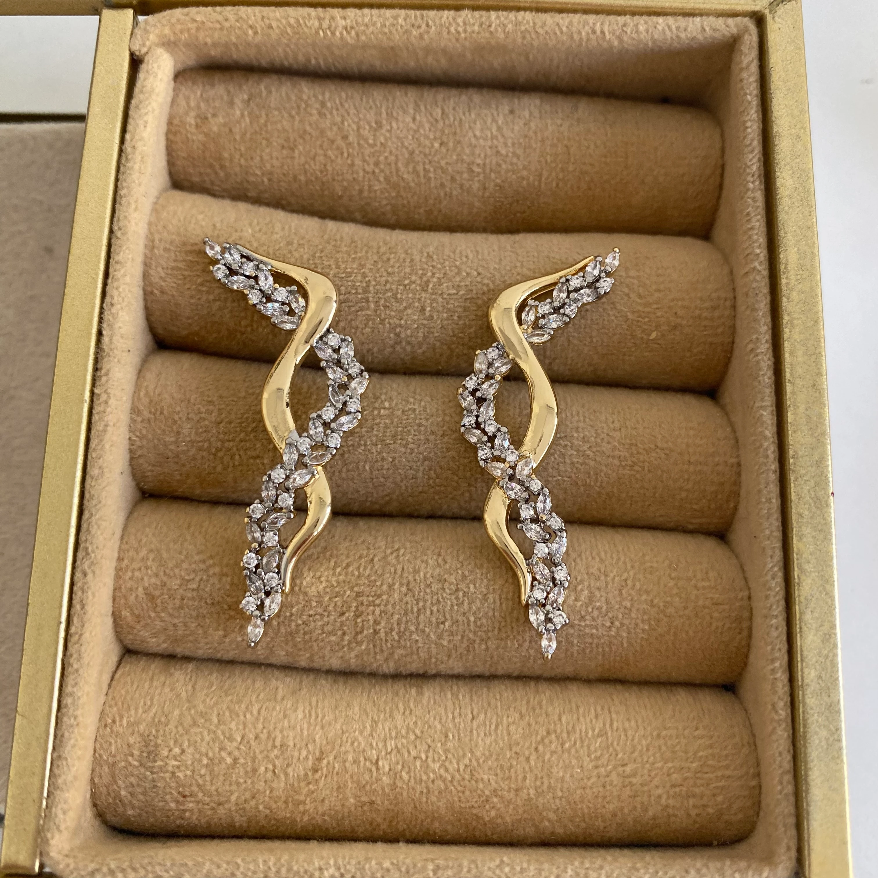 14k Zirkon Taşlı Çift Renk Sarmal Küpe