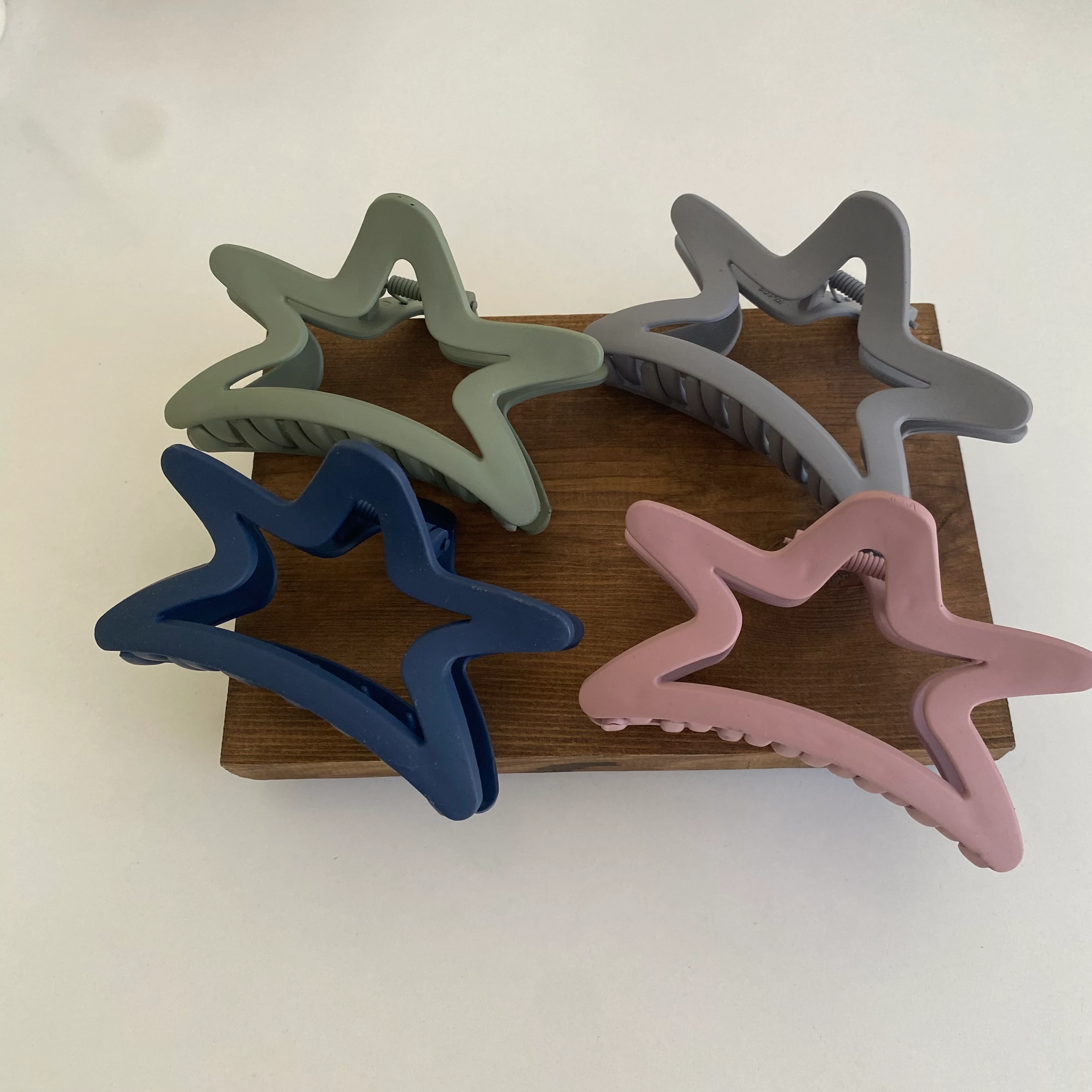 Gri Yıldız Figür Mat Mandal Toka