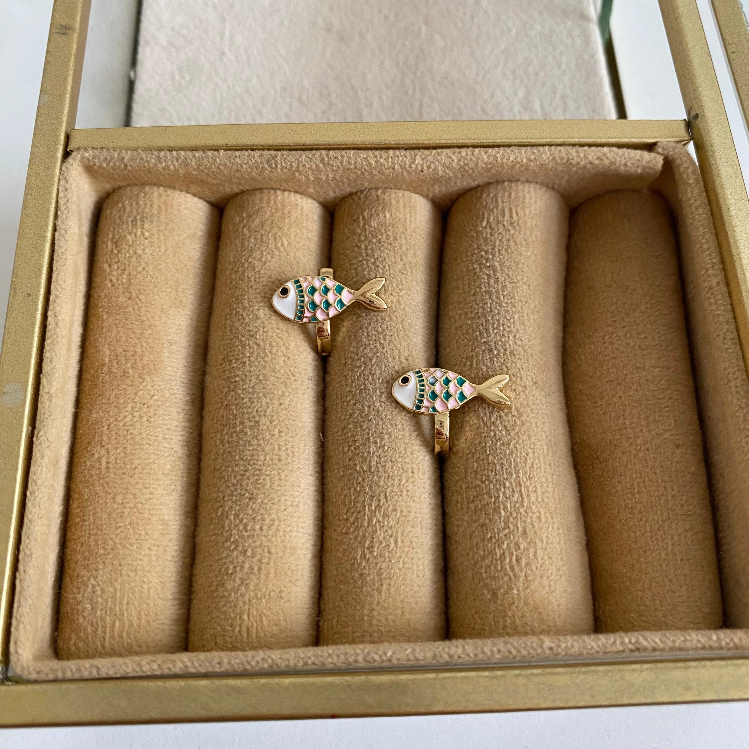 Mineli Balık figürlü Çocuk Küpesi