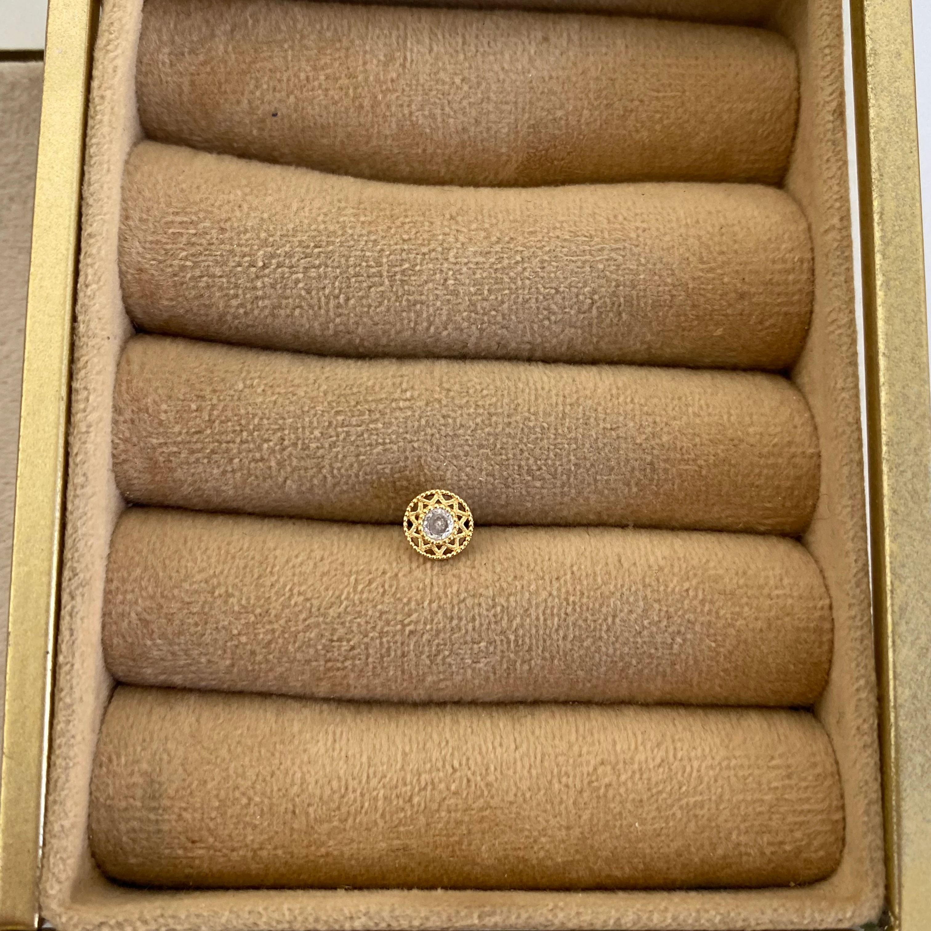 Gold Nokta Taş Piercing