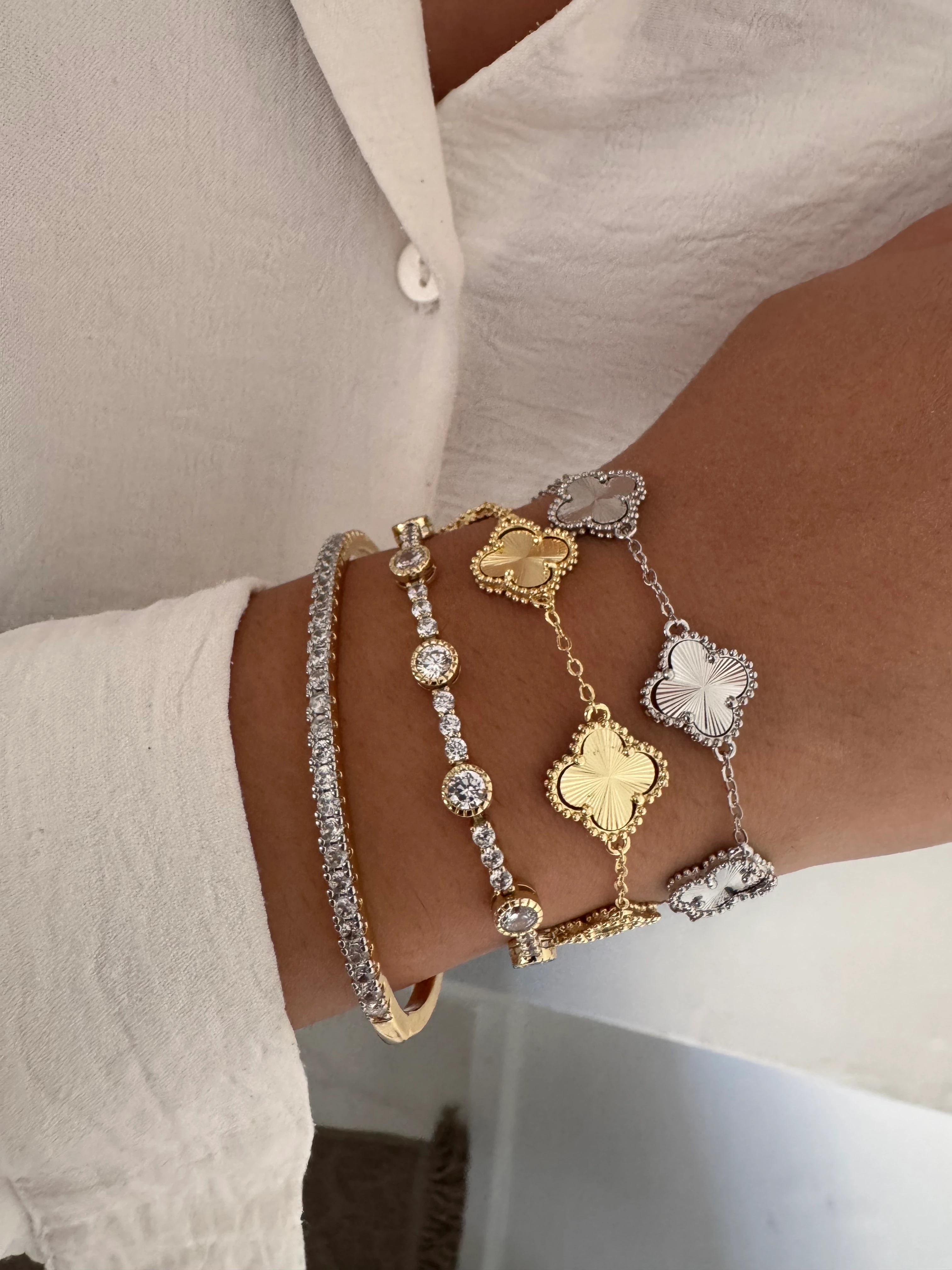 Tam Tur Zirkon Taşlı 14K Altın Kaplama Kelepçe Bileklik