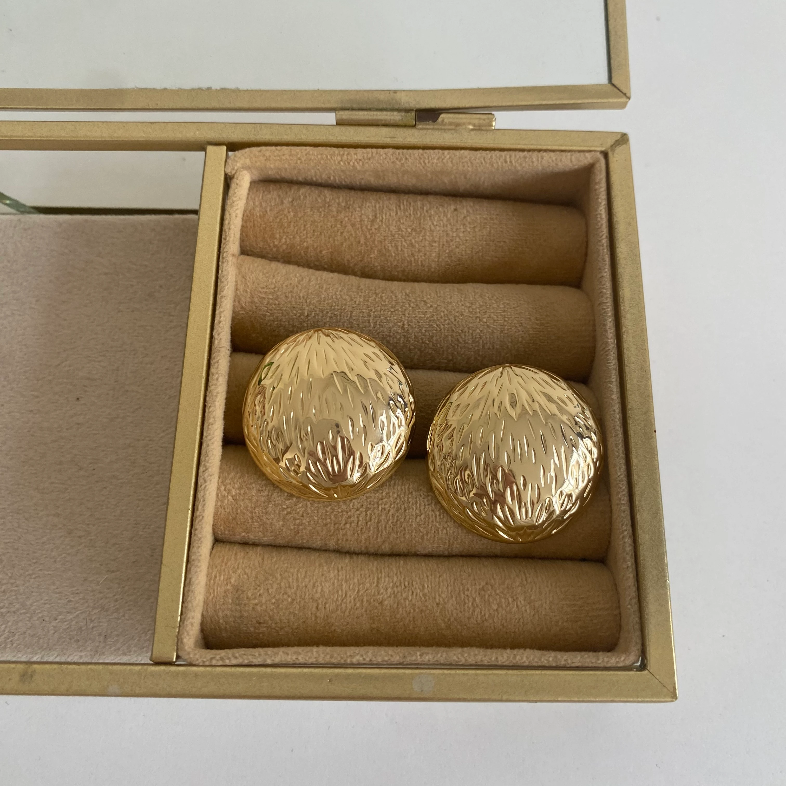 Gold Plaka Desenli Yuvarlak Küpe