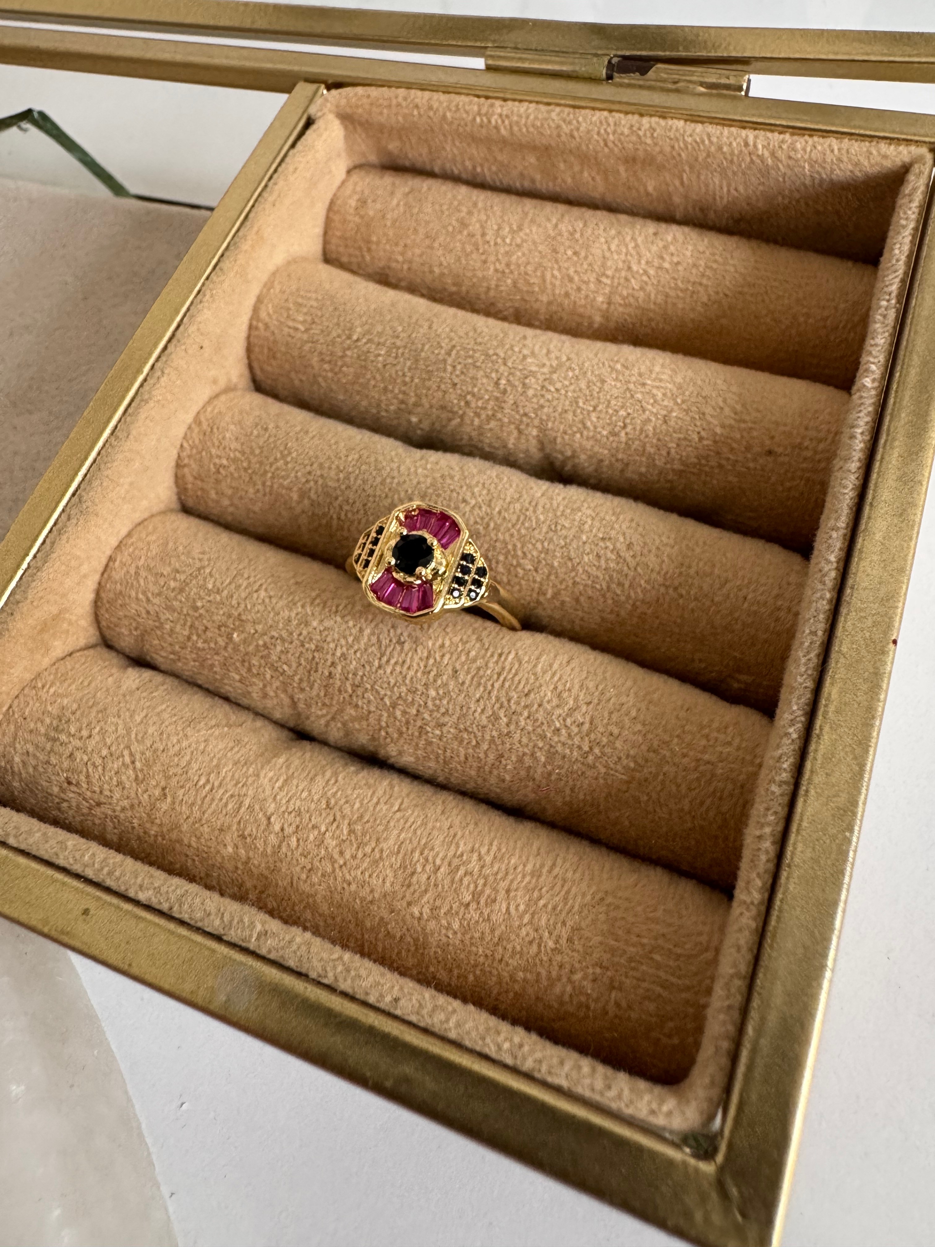 Art Deco Tarzı Renkli Taşlı Gold Yüzük