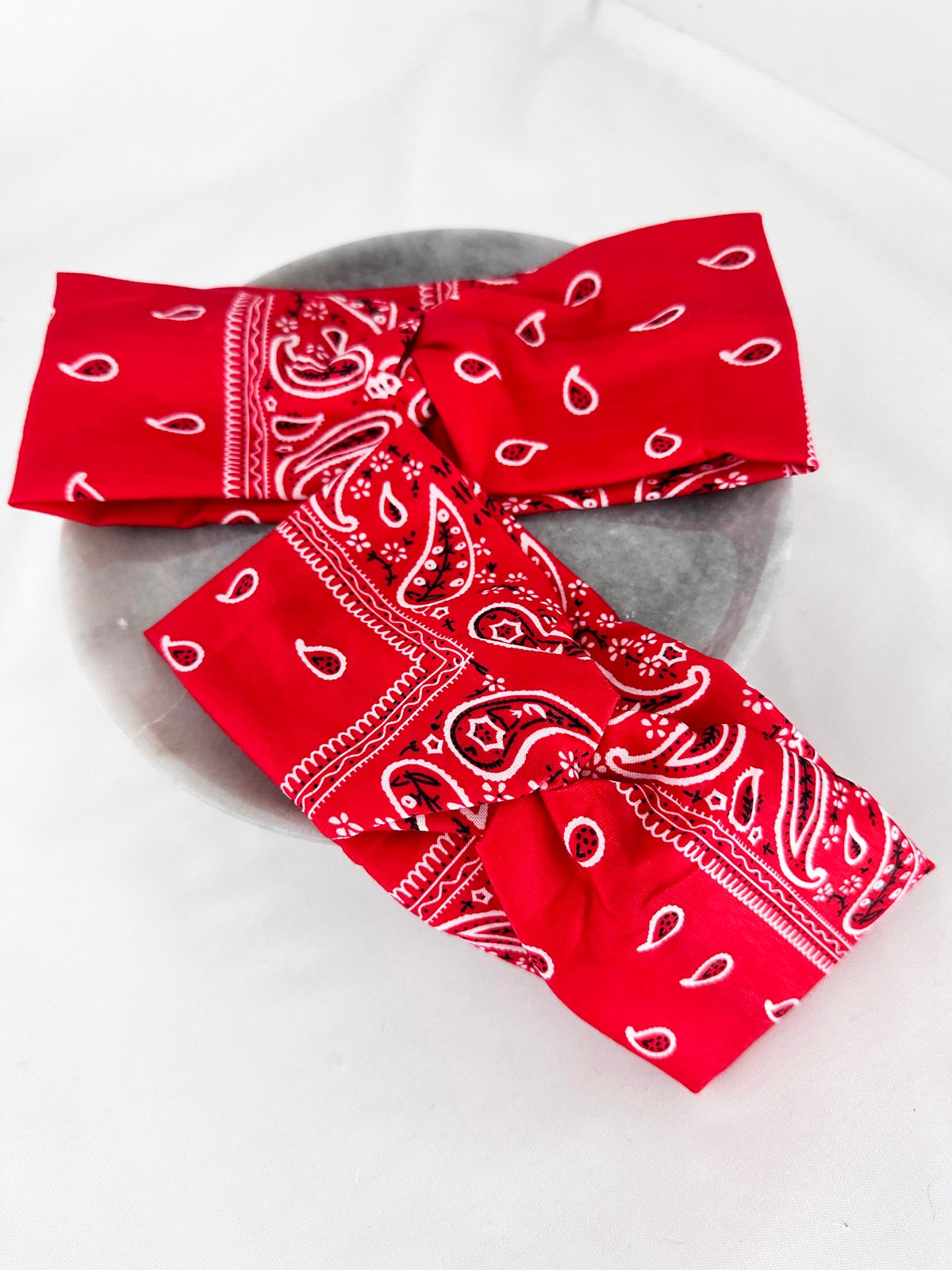 Kırmızı Paisley Desenli Düğümlü Bandana