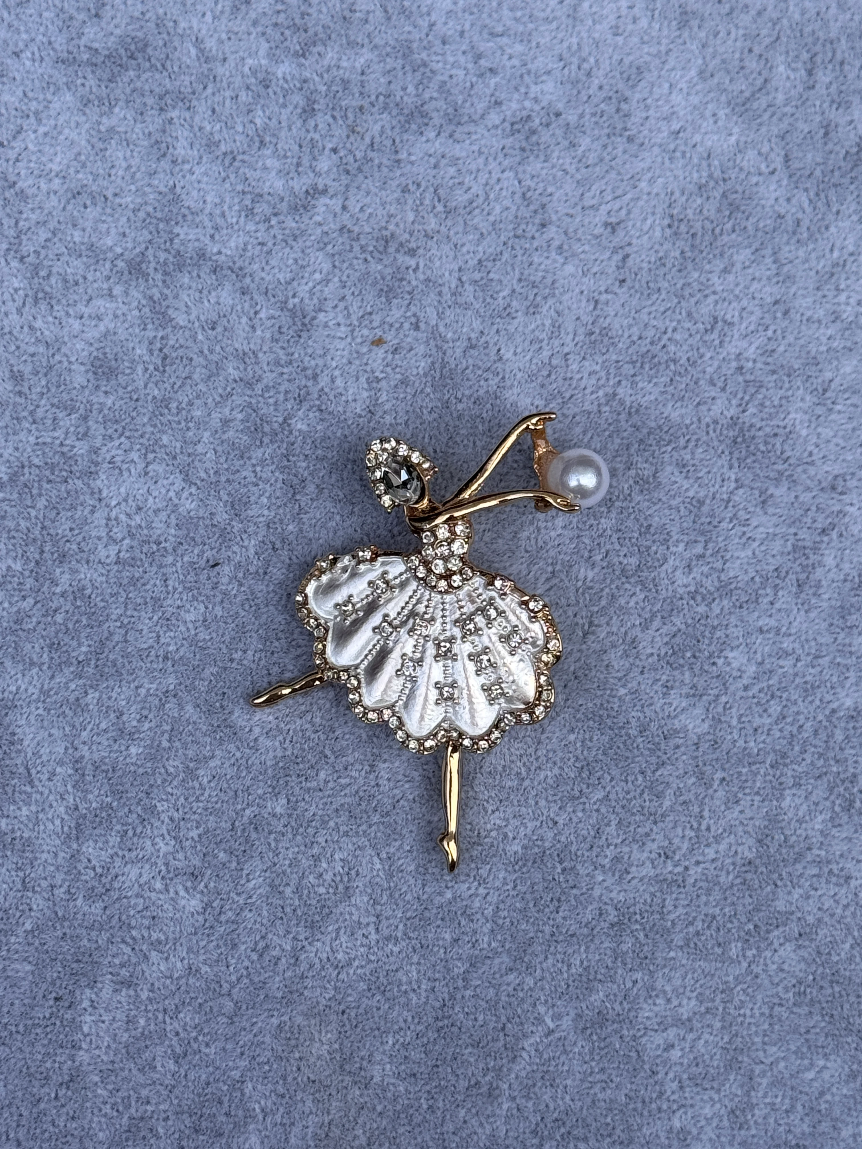 İncili Balerin Broş