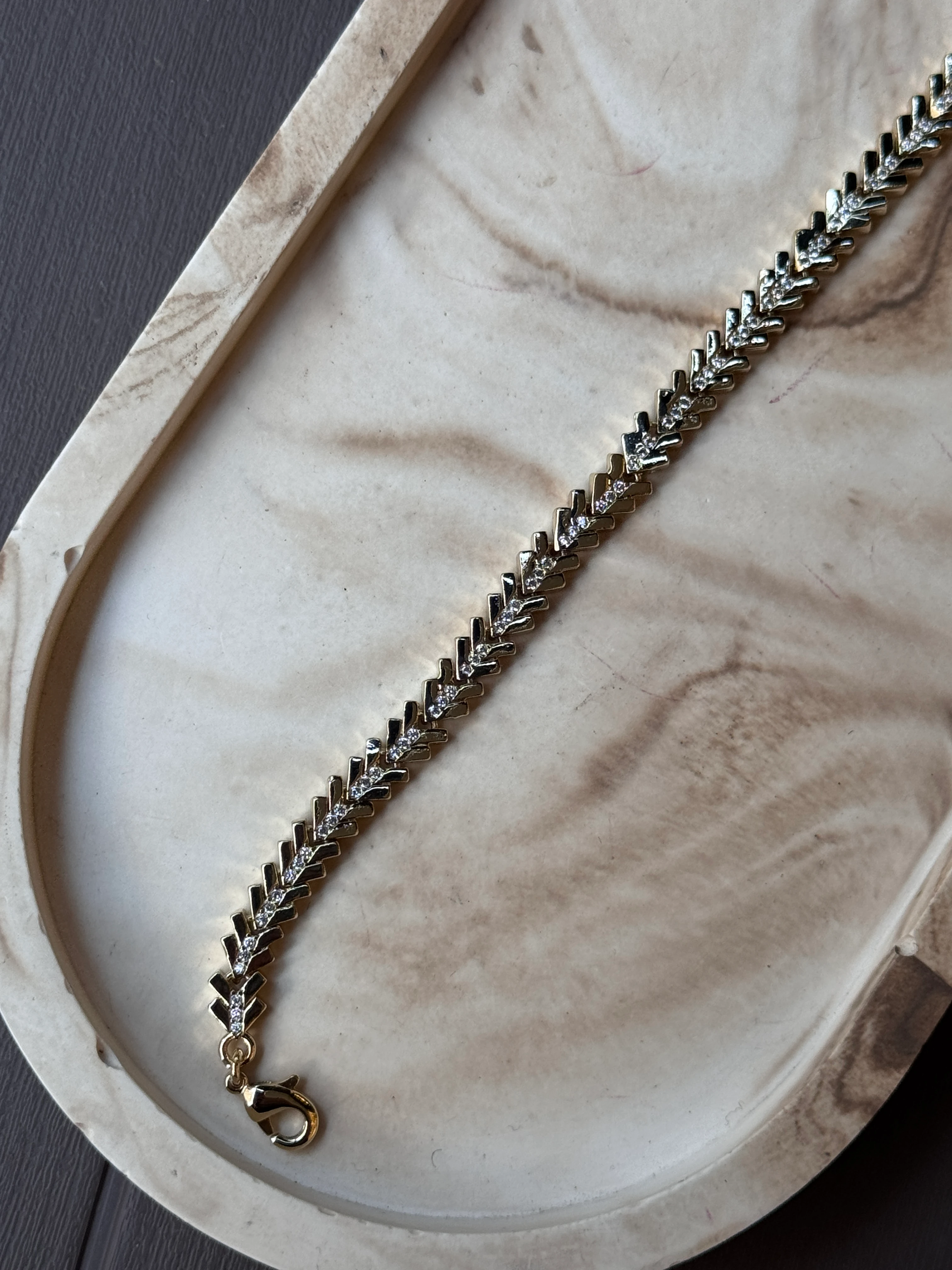 Balıksırtı Taşlı Bileklik