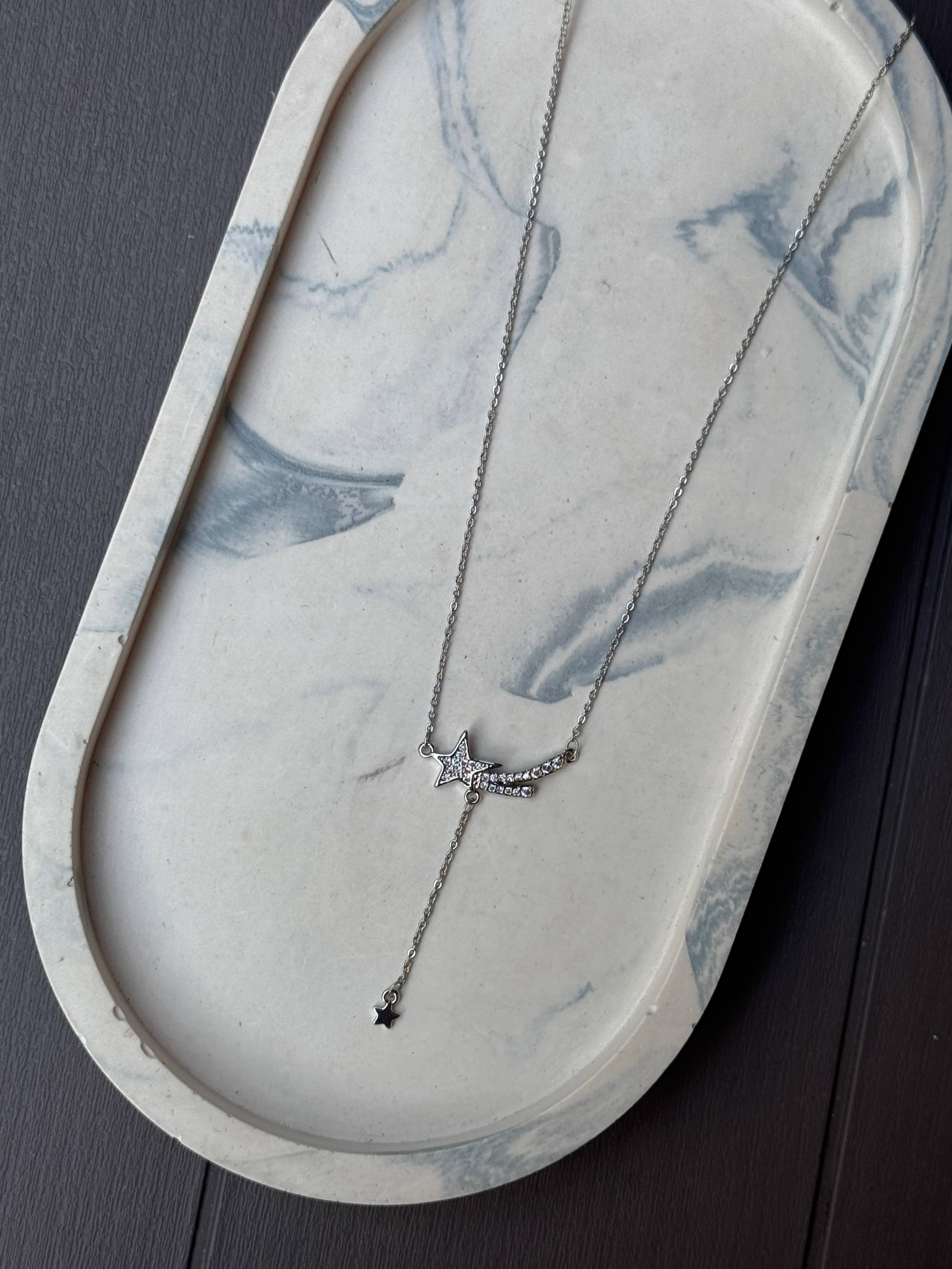 Sallantılı Yıldız Kolye