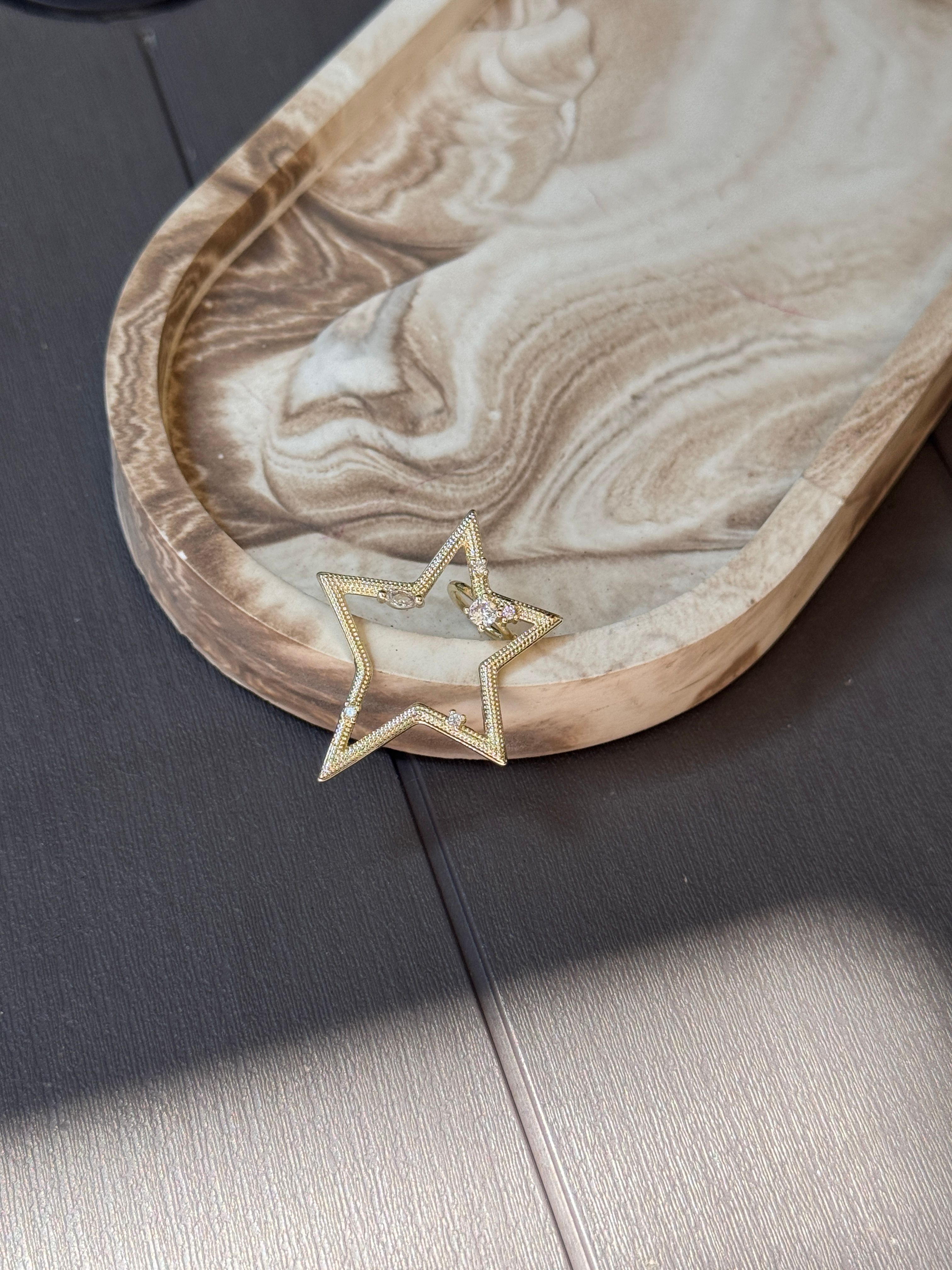  Yıldız Earcuff