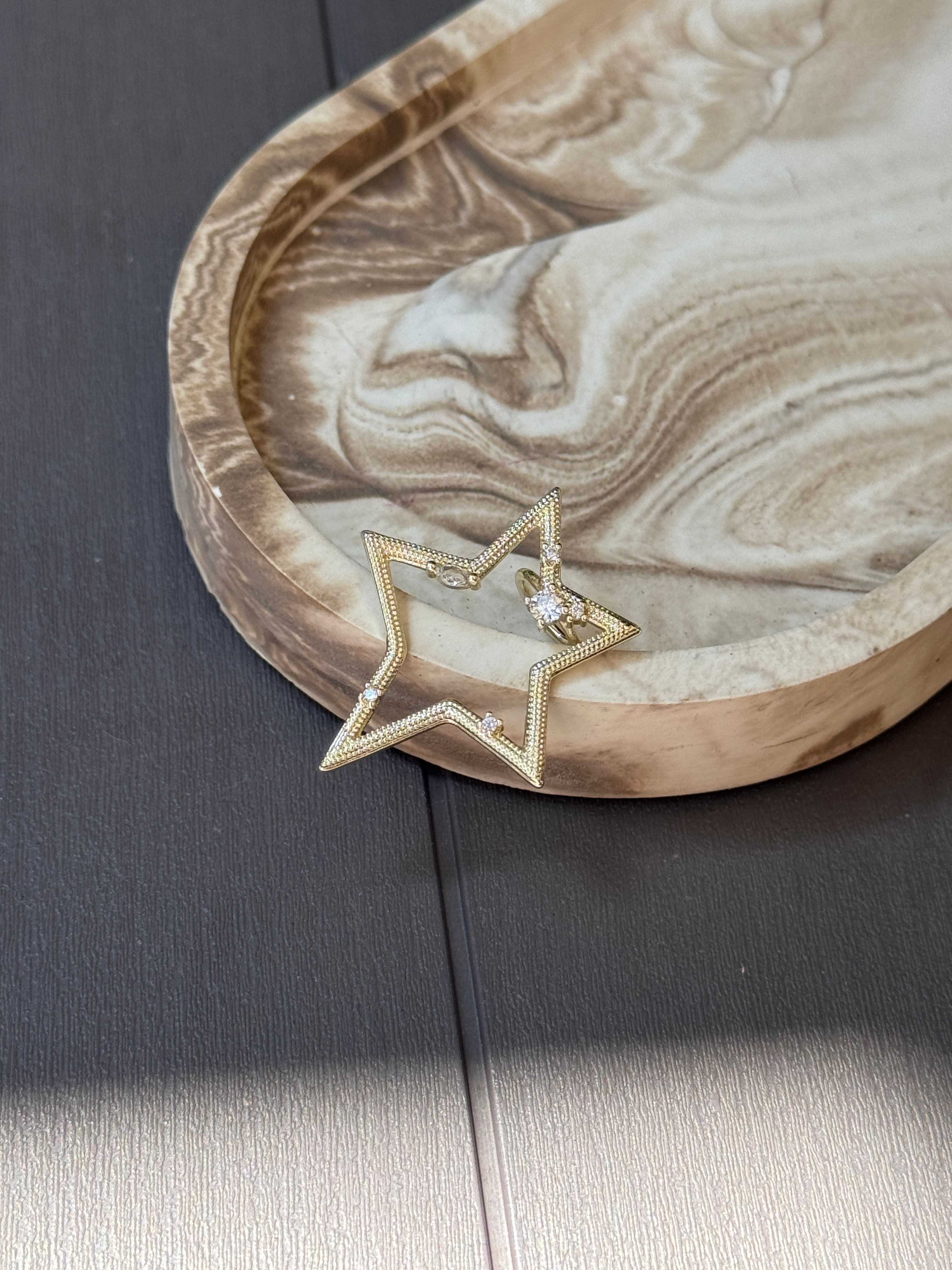  Yıldız Earcuff