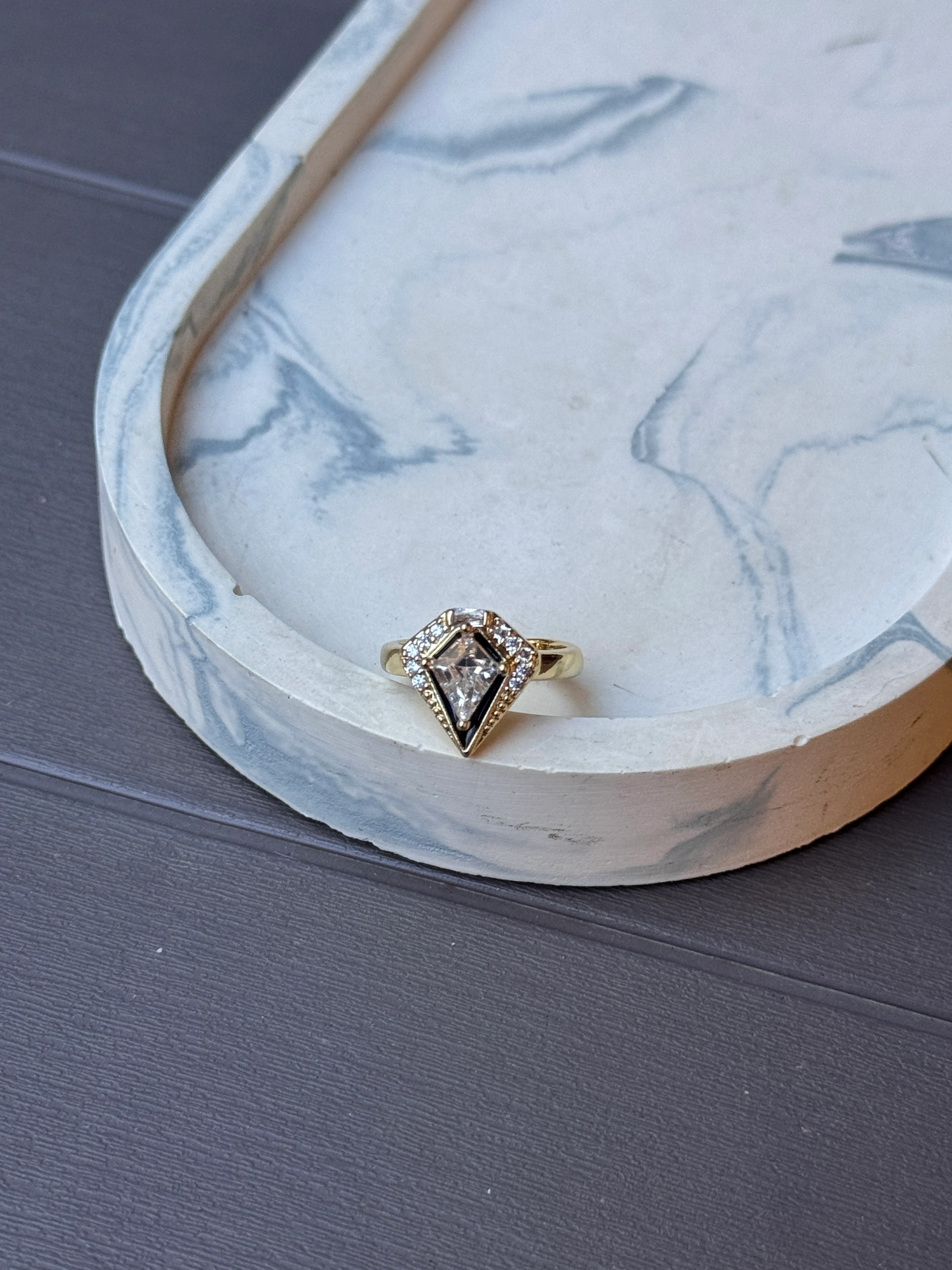 Üçgen Serçe Parmak Yüzüğü