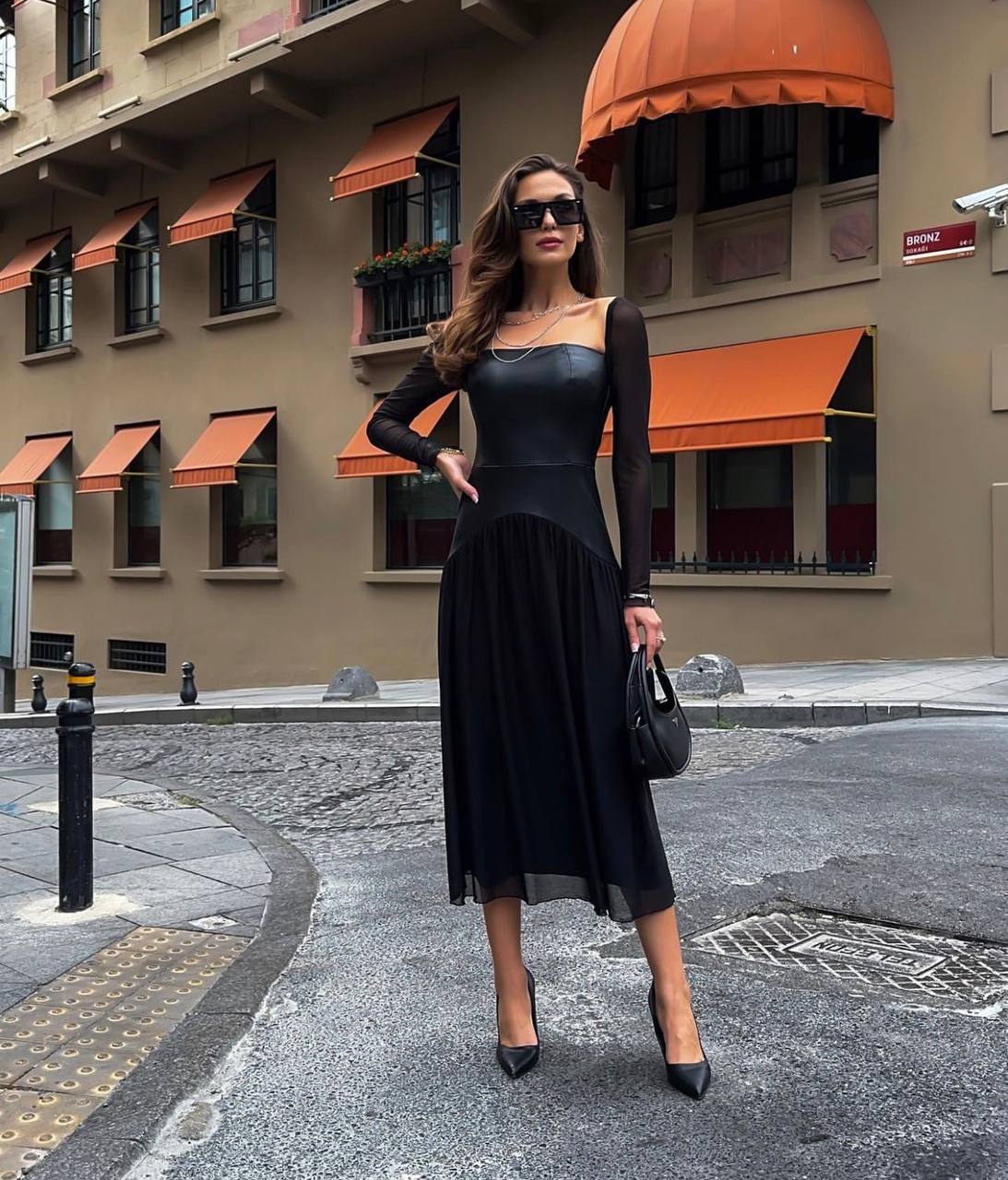 Deri Garnini Straplez Midi Tül Detaylı Elbise